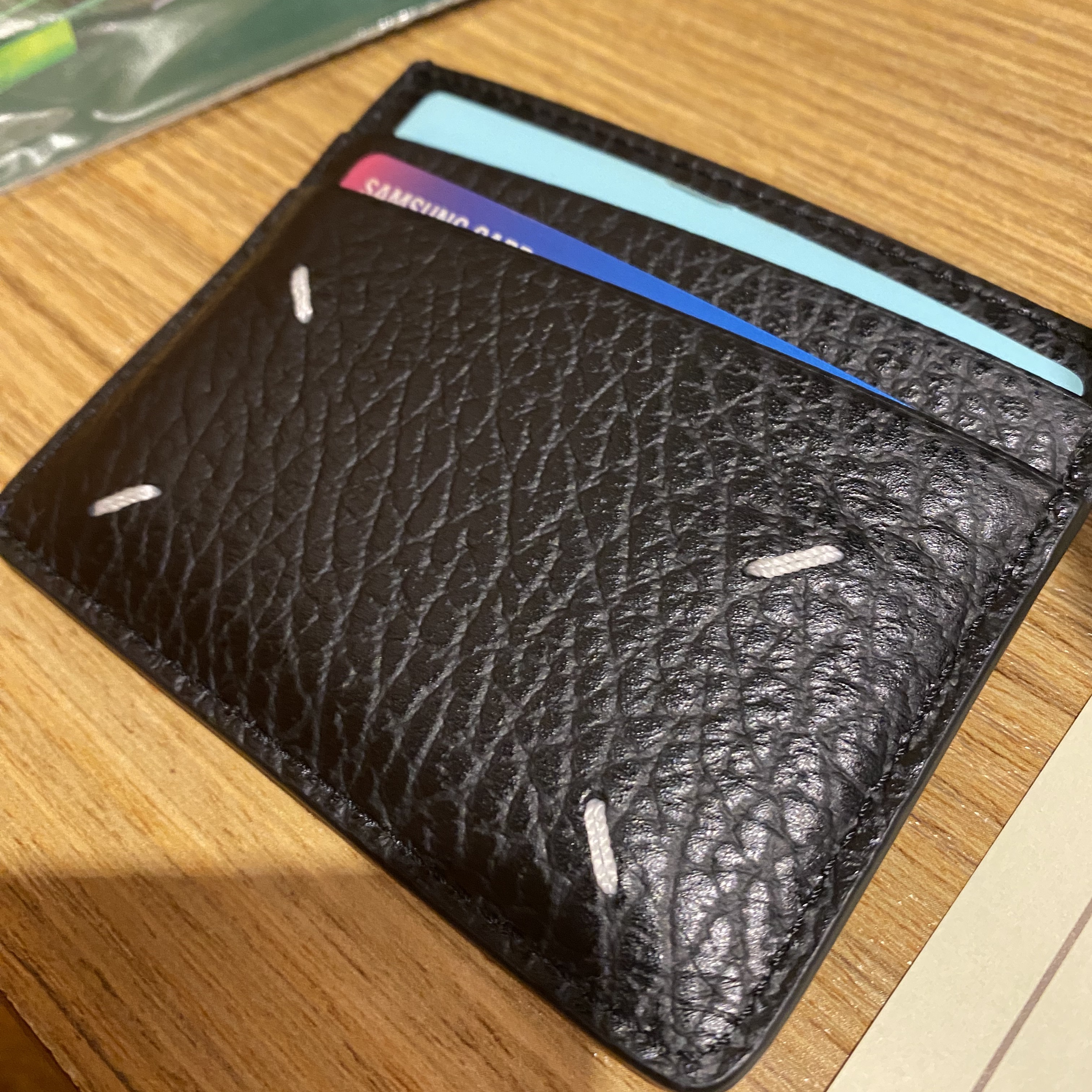 Maison Margiela Stitch Card Holder Black 착용 스타일
