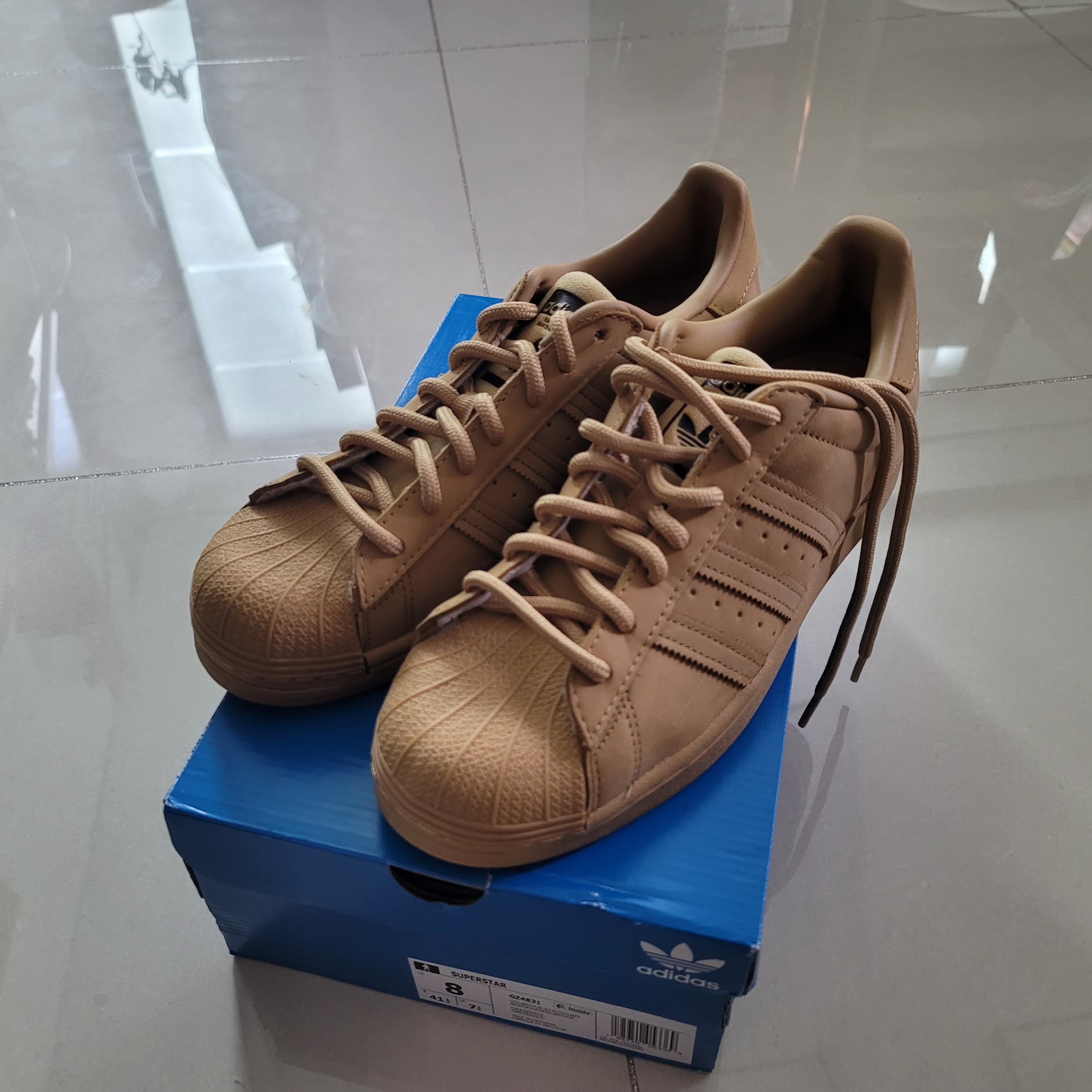 Adidas Superstar Golden Beige 착용 스타일 - 1