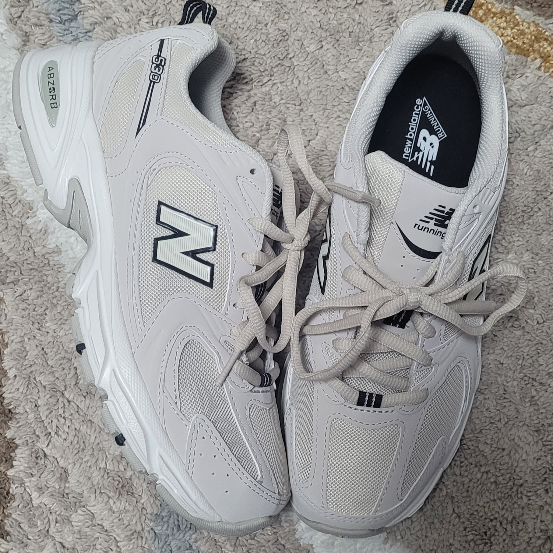 New Balance 530 Ivory 착용 스타일 - 2