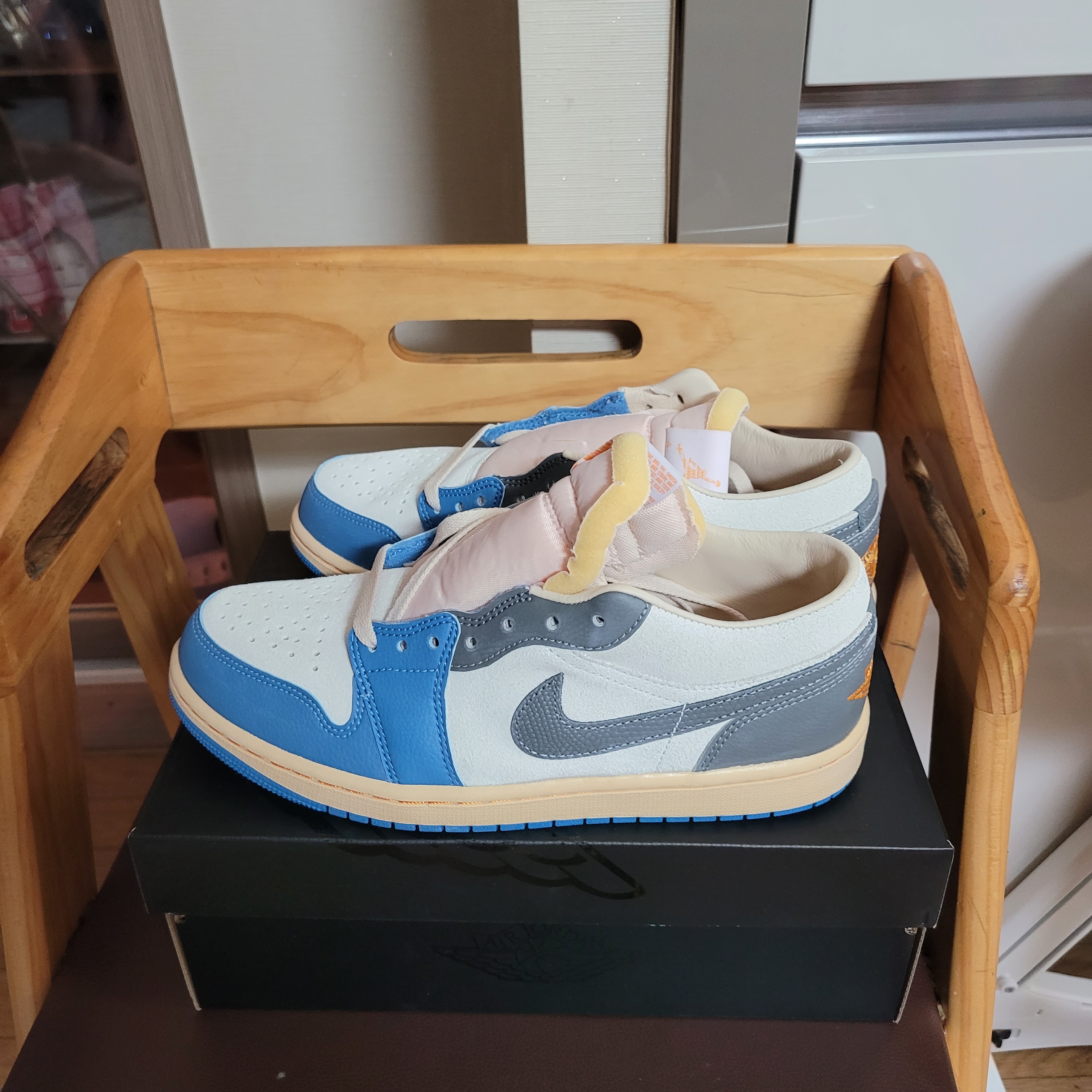Jordan 1 Low SE Tokyo 96 착용 스타일 - 2