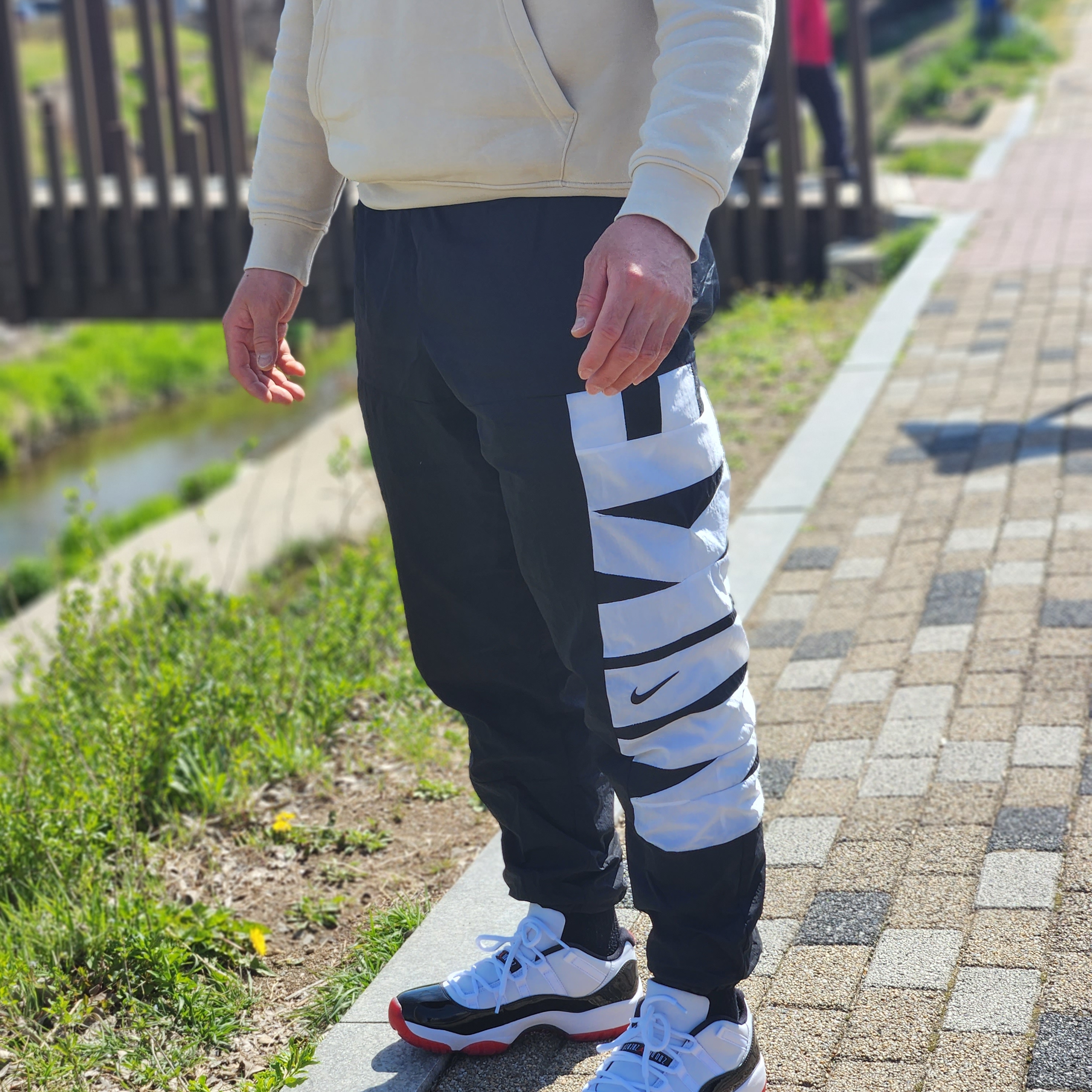 Jordan 11 Retro Low Concord Bred 착용 스타일 - 1