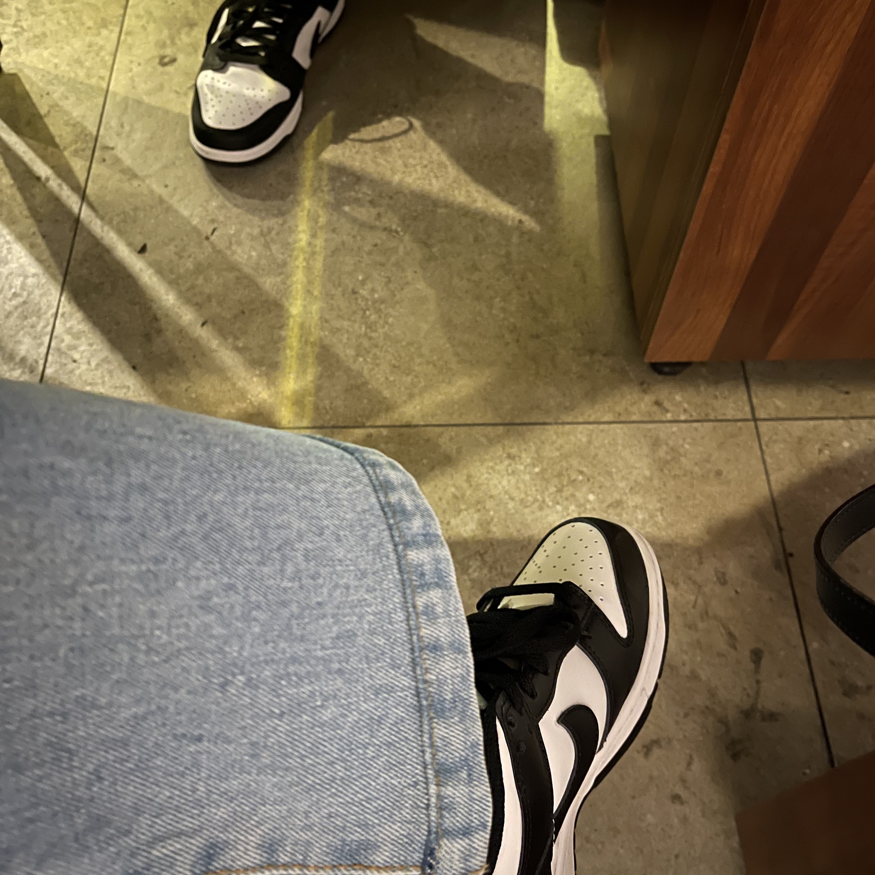 (GS) Nike Dunk Low Black 착용 스타일 - 2