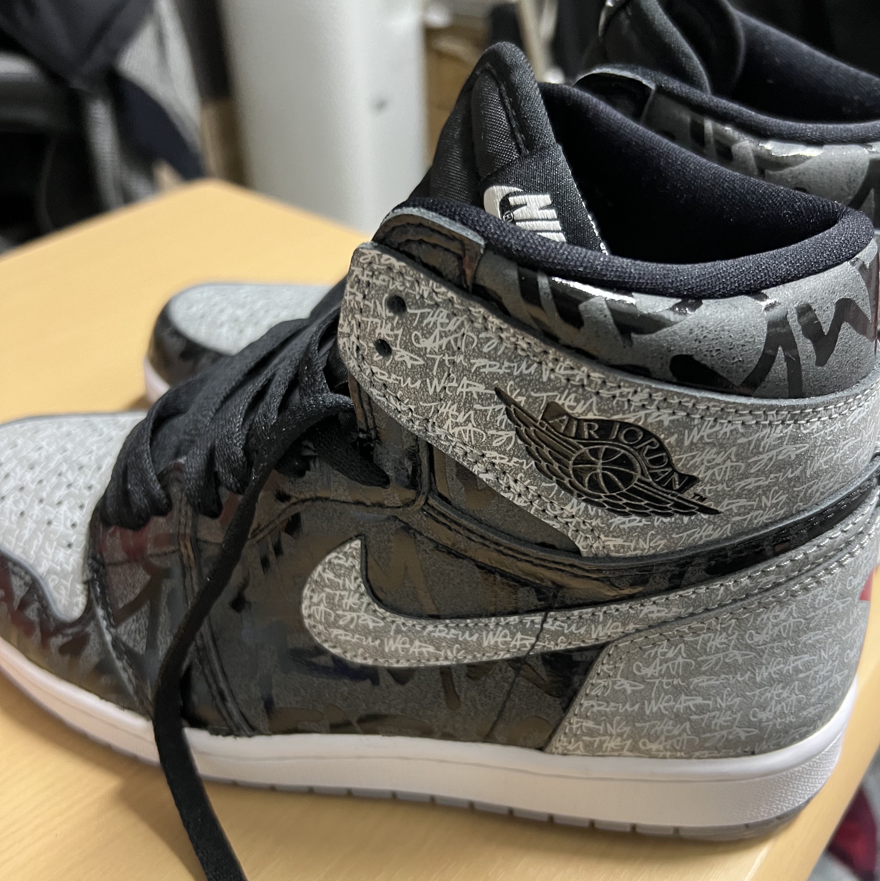 Jordan 1 Retro High OG Rebellionaire 착용 스타일 - 1