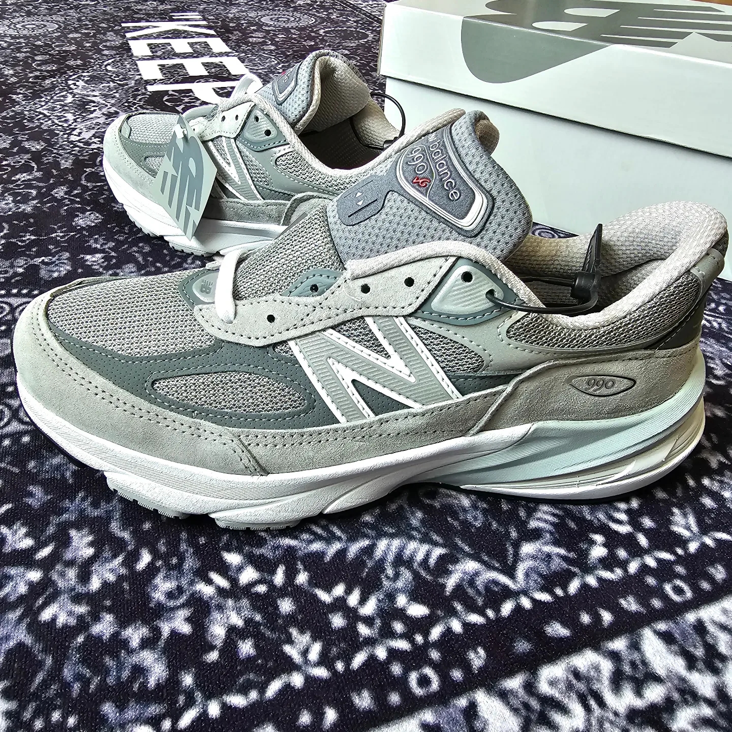 New Balance 990v6 Made in USA Grey - D Standard, New Balance 991 Made in UK Grey 착용 스타일 - 2