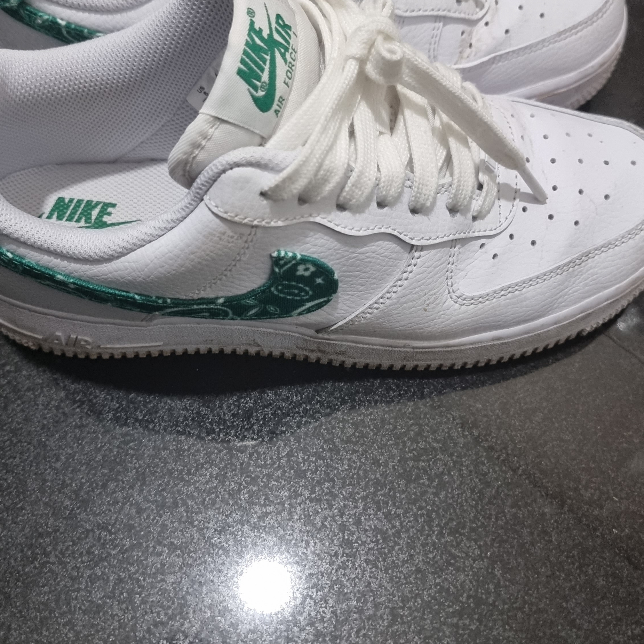 (W) Nike Air Force 1 '07 Essential Paisley Swoosh White Malachite 착용 스타일