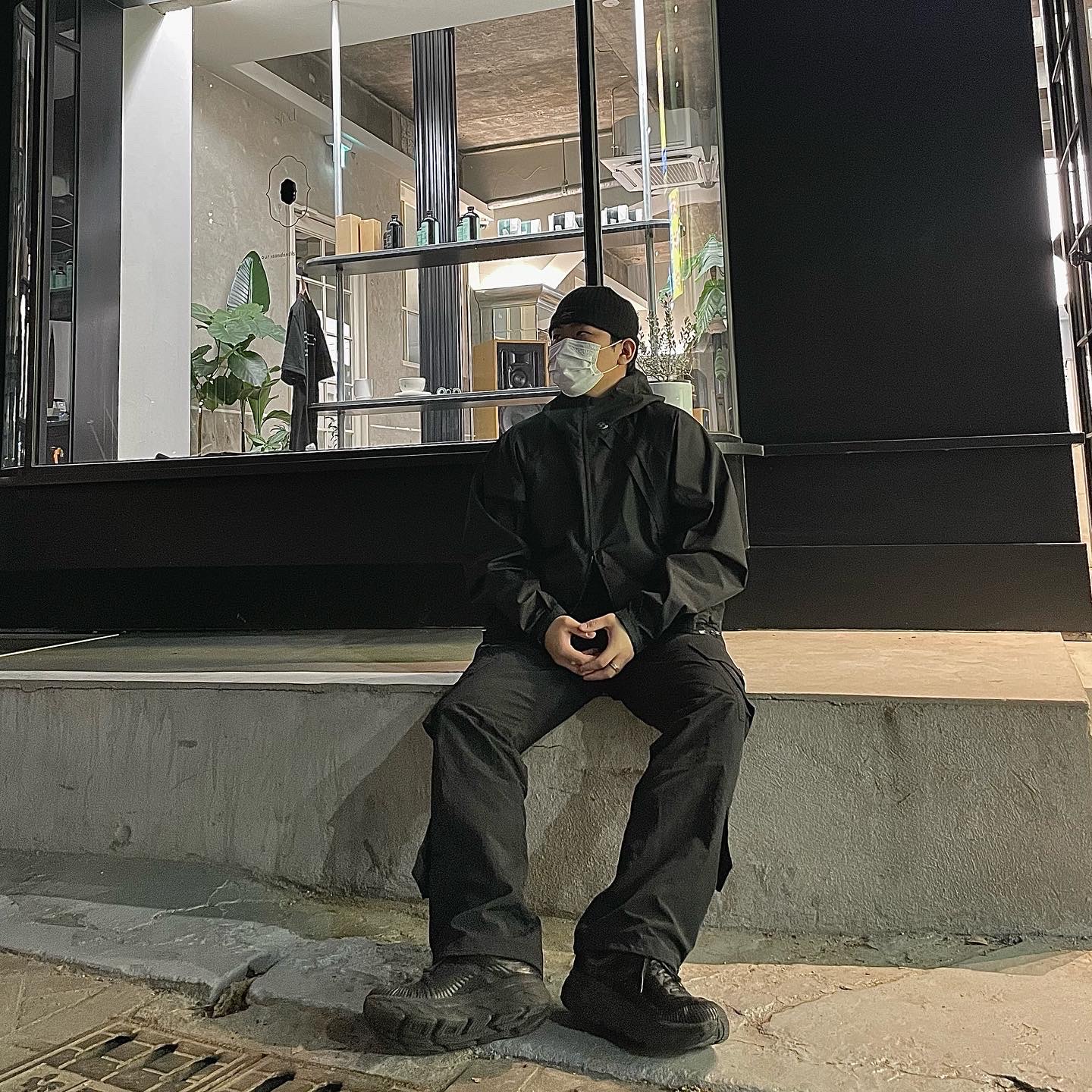 Sansan Gear Windblock Jacket Black - 22FW, Hoka Bondi 7 Black - Wide 착용 스타일 - 1