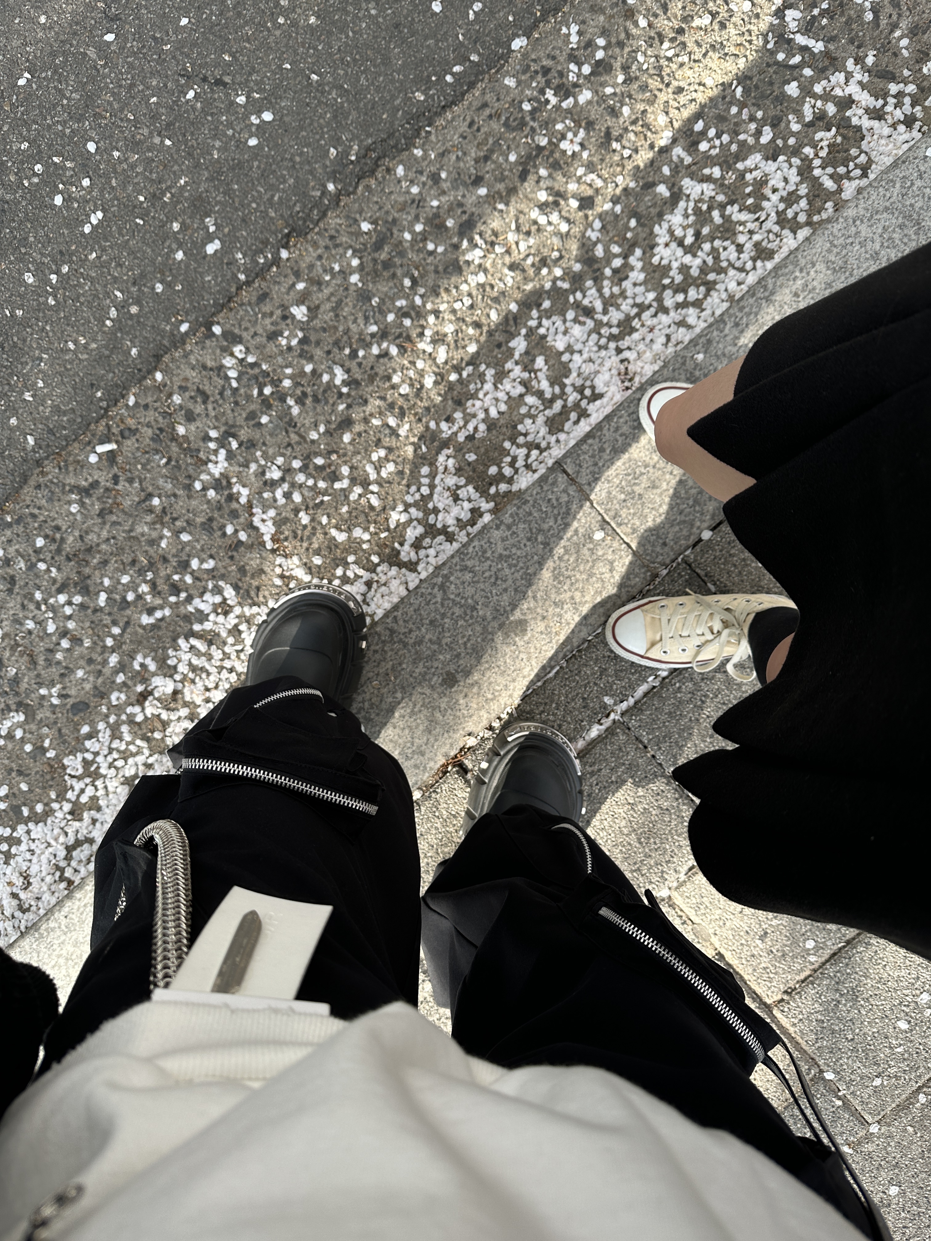 Nonnod Mechanic Cargo Pants Black, Project G/R x Atmos Etiquette Lesson Vintage Washed Hoodie White 착용 스타일 - 4