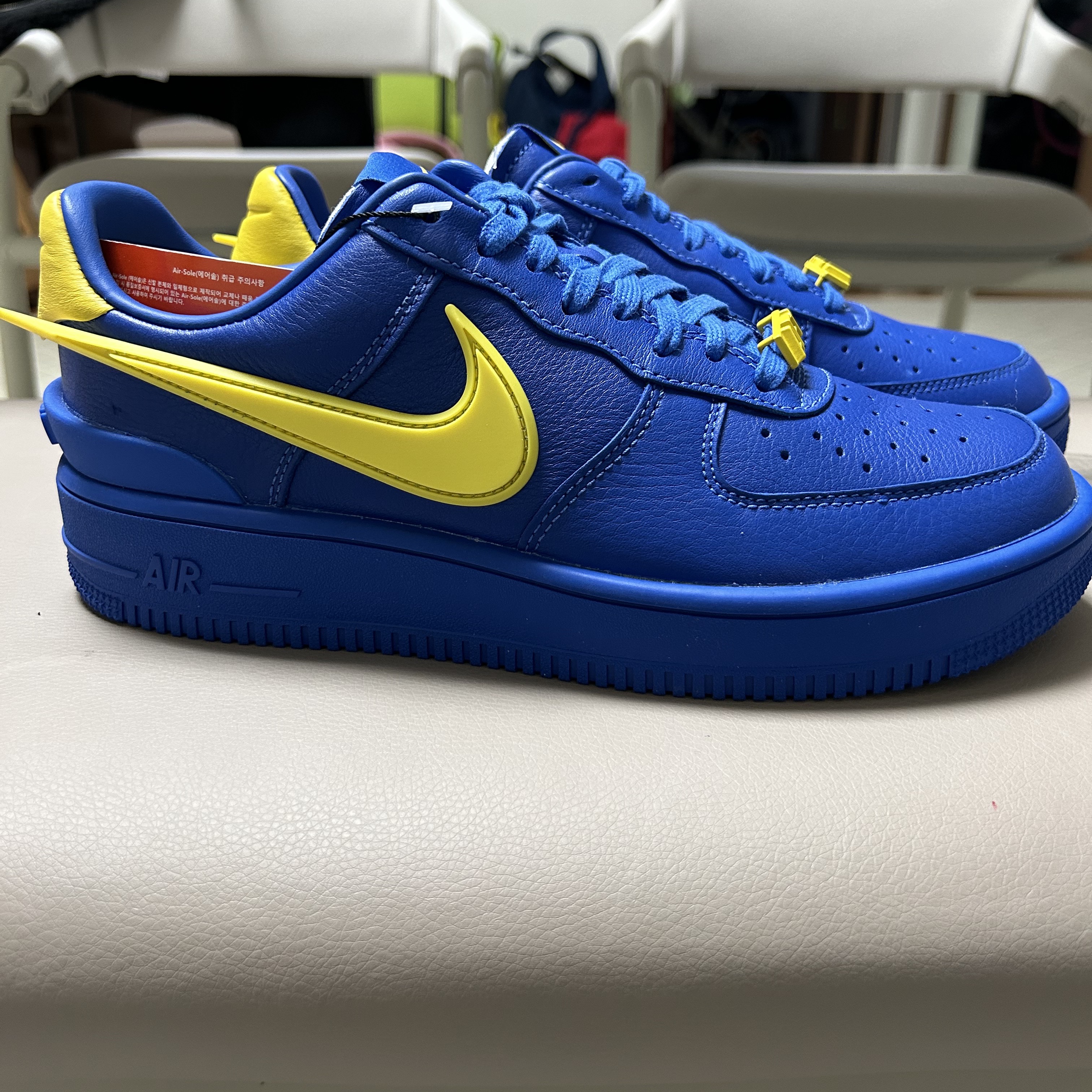 Nike x Ambush Air Force 1 Low SP Game Royal and Vivid Sulfur 착용 스타일