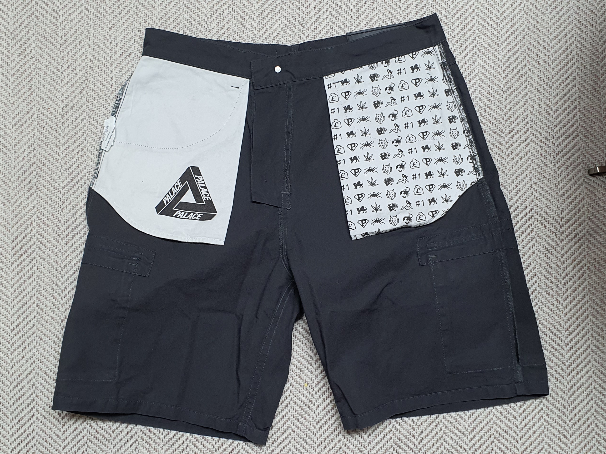 Palace Baggy Cargo Short Anthracite - 23SS 착용 스타일 - 3