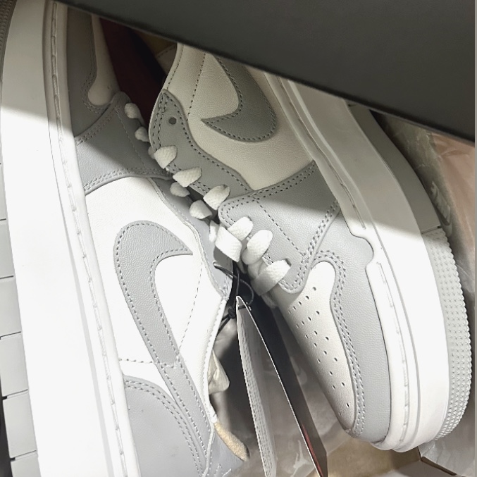 (W) Jordan 1 Elevate Low White and Wolf Grey 착용 스타일