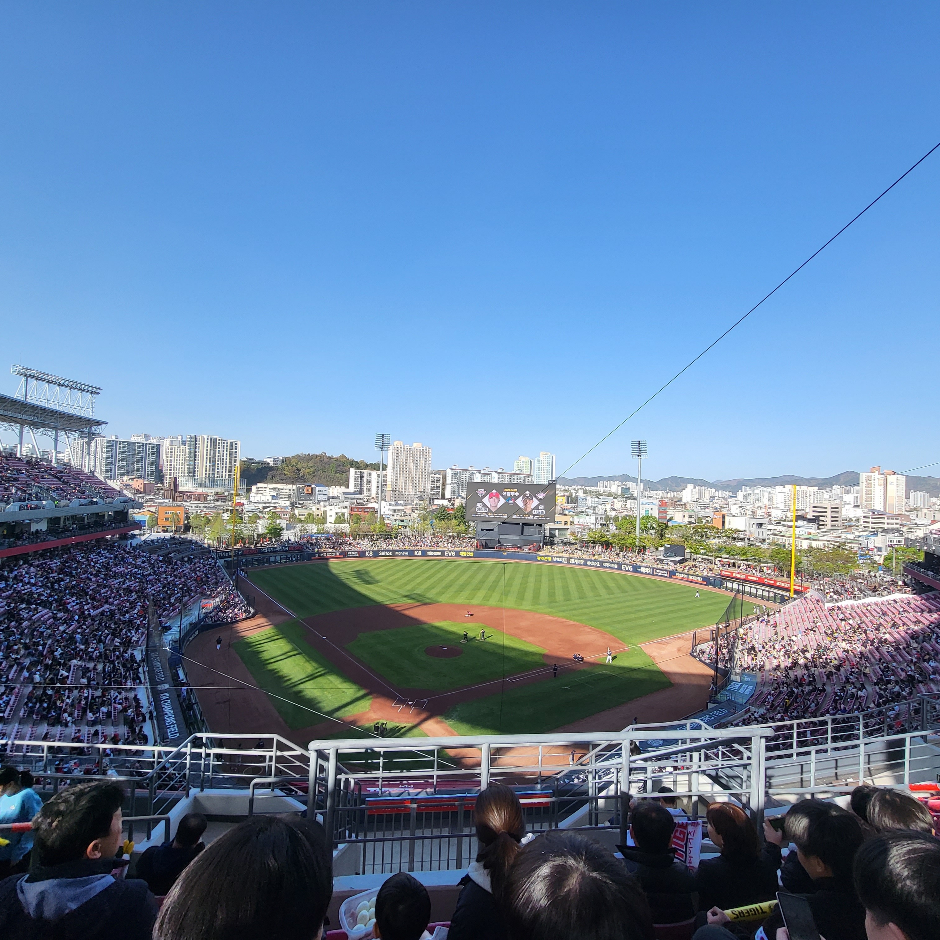 Kia Tigers x IAB Studio 23 Authentic Away Uniform Black (Non Marking Ver.), Nike Dunk Low Retro Black 착용 스타일 - 2
