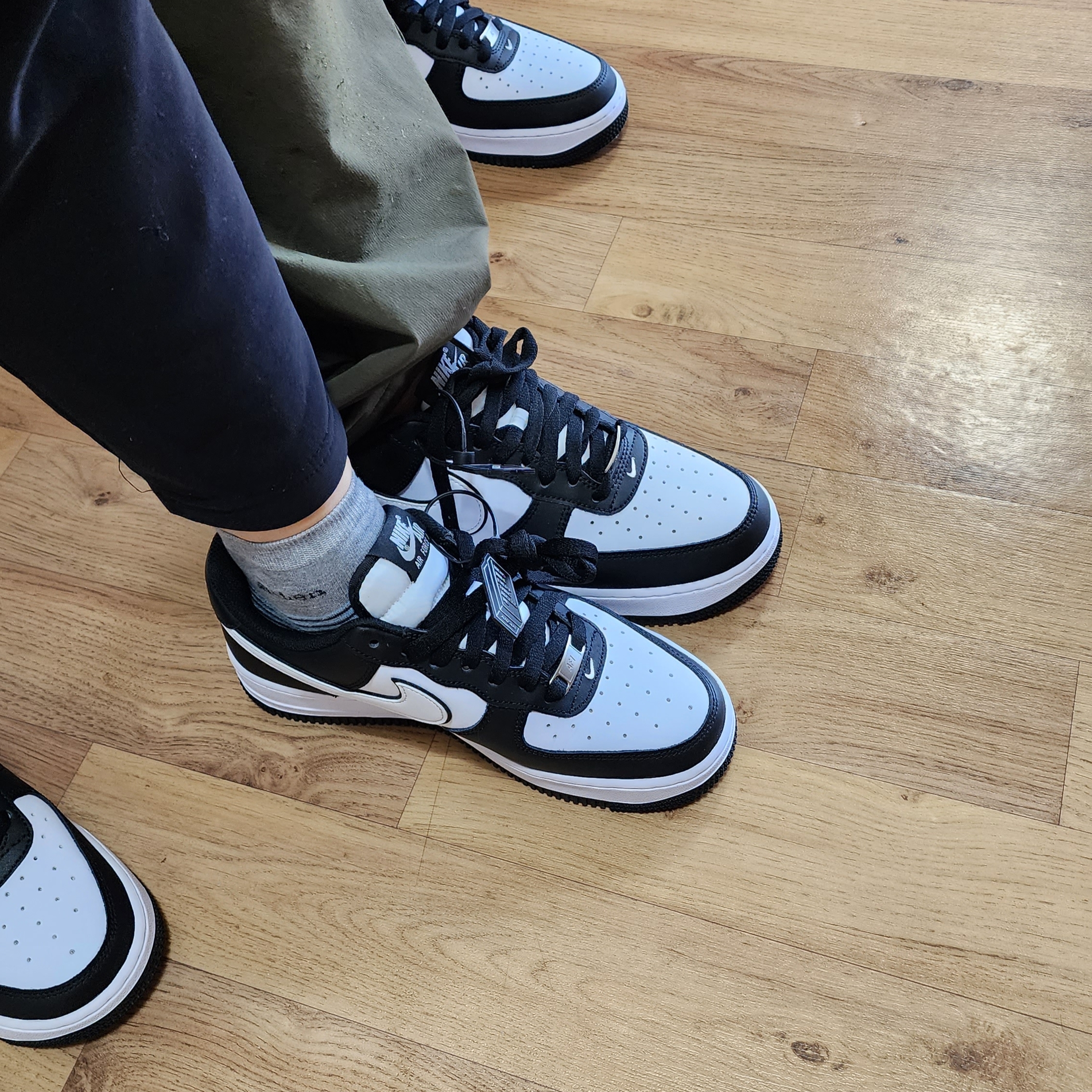 Nike Air Force 1 '07 Black White 착용 스타일