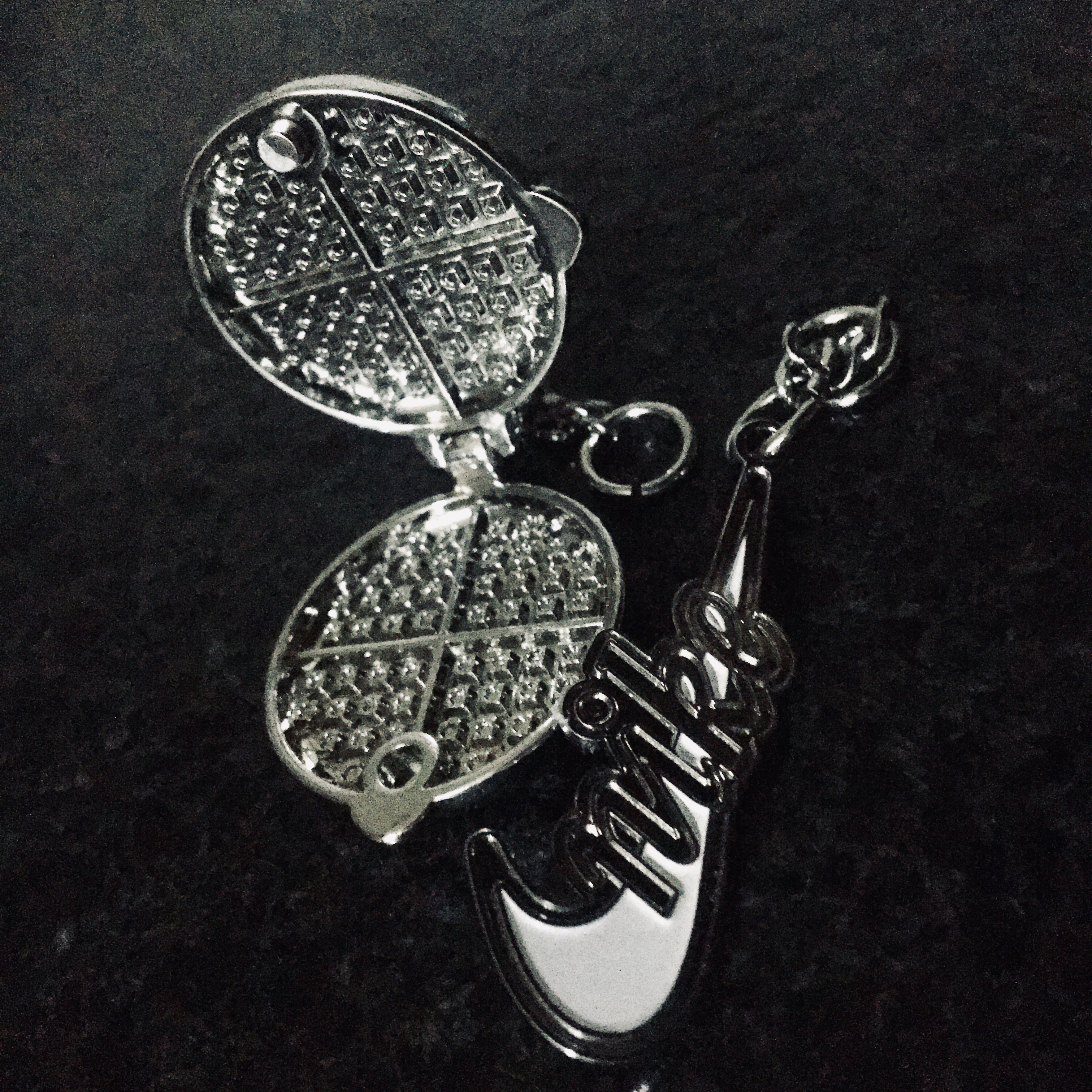 Nike 50th Anniversary Special Keyring Set 착용 스타일 - 5