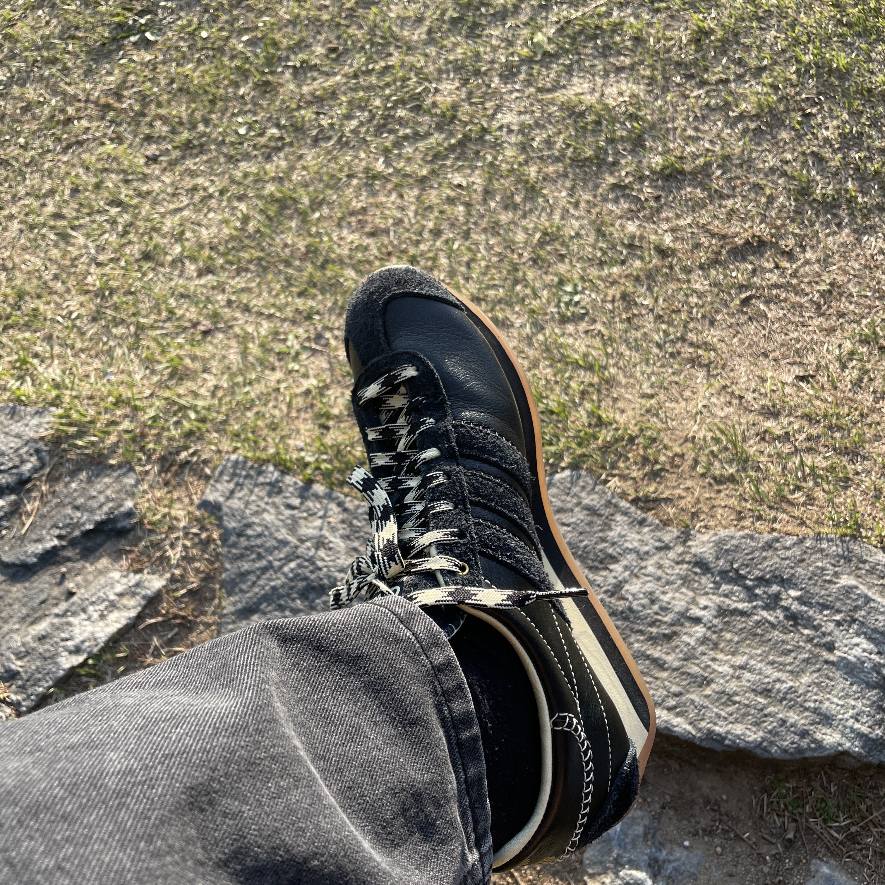 Adidas x Wales Bonner Country Core Black 착용 스타일 - 2
