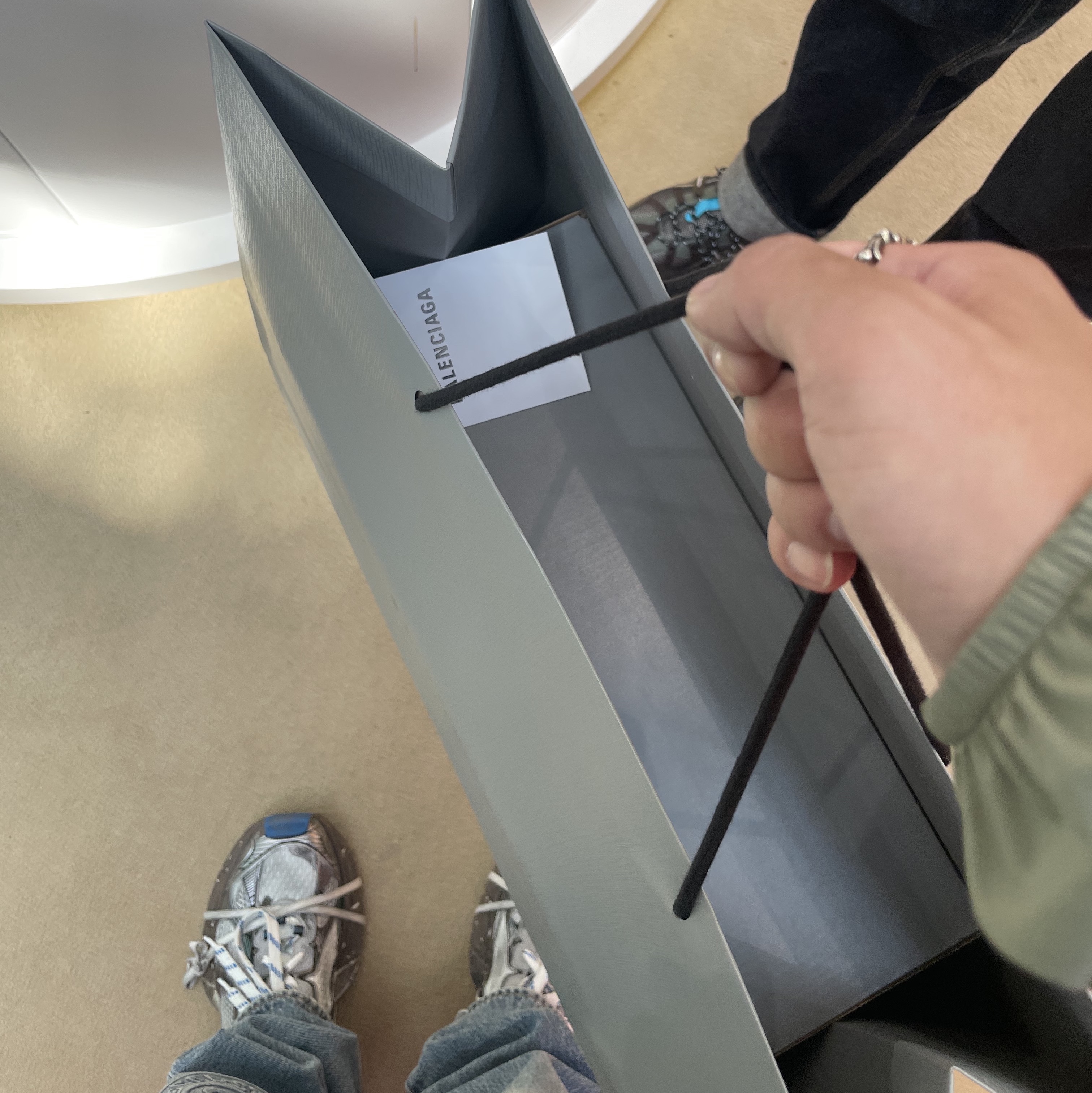 Balenciaga 3XL Sneakers Worn Out Grey White Blue, (W) Asics x Matin Kim Gel-Sonoma 15-50 Black Pure Silver 착용 스타일