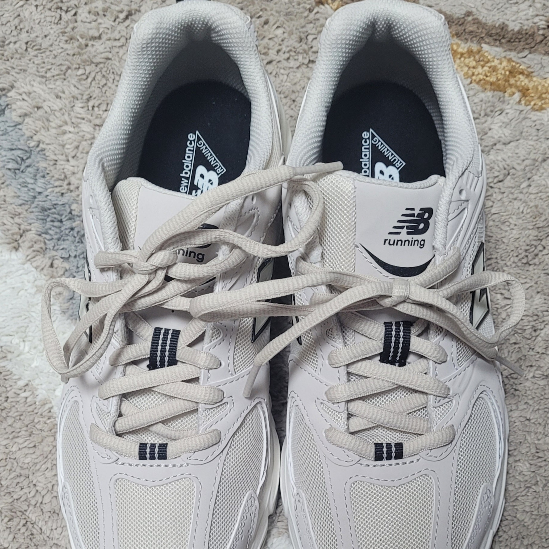 New Balance 530 Ivory 착용 스타일 - 1