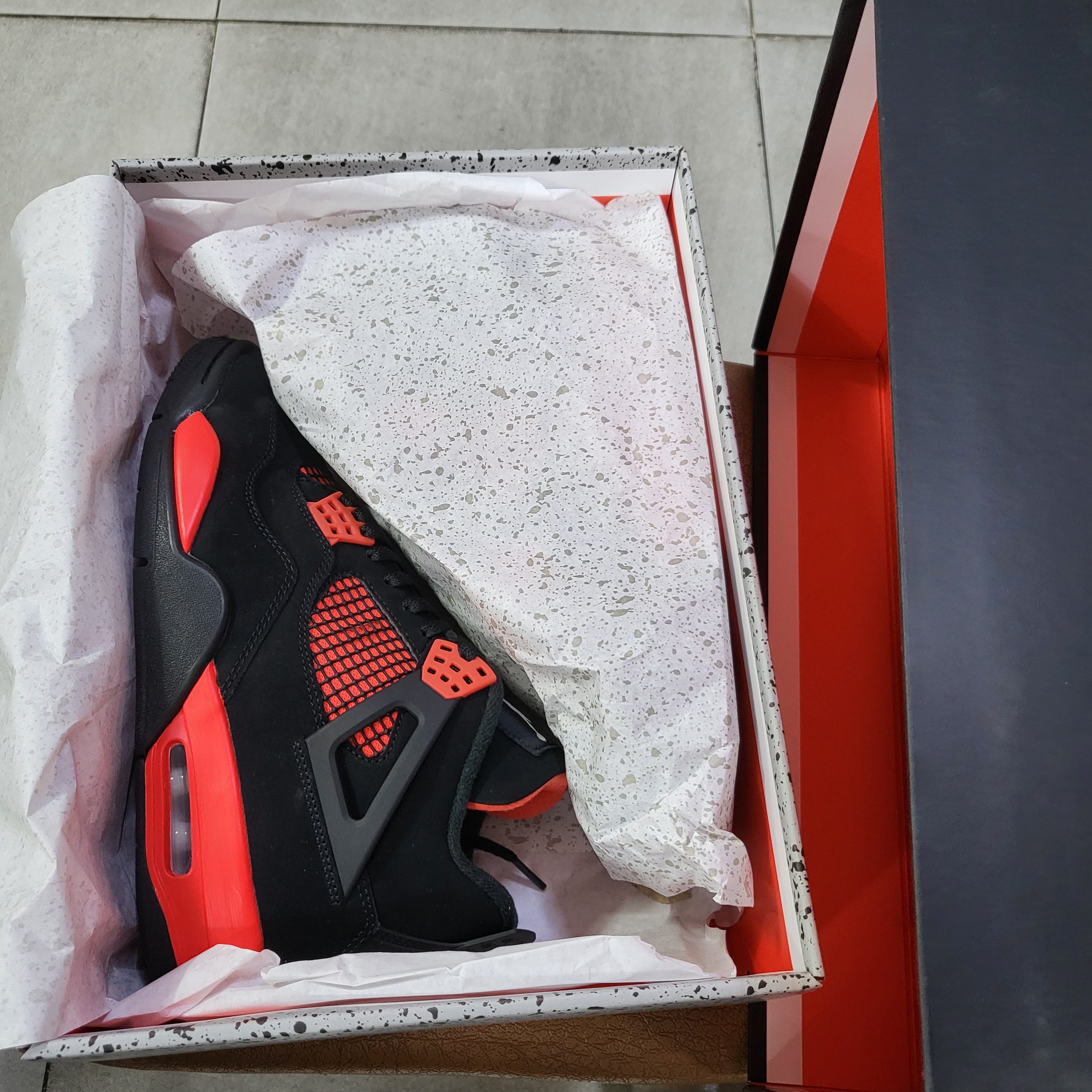 Jordan 4 Retro Crimson 착용 스타일