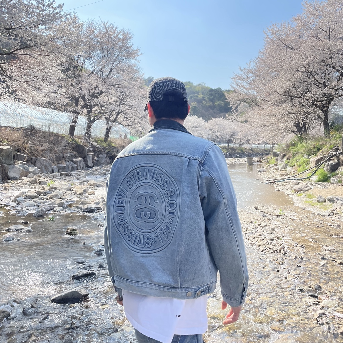 Stussy x Levi's Embossed Trucker Jacket Indigo, Stussy x Levi's Embossed 501 Jean Indigo 착용 스타일 - 3