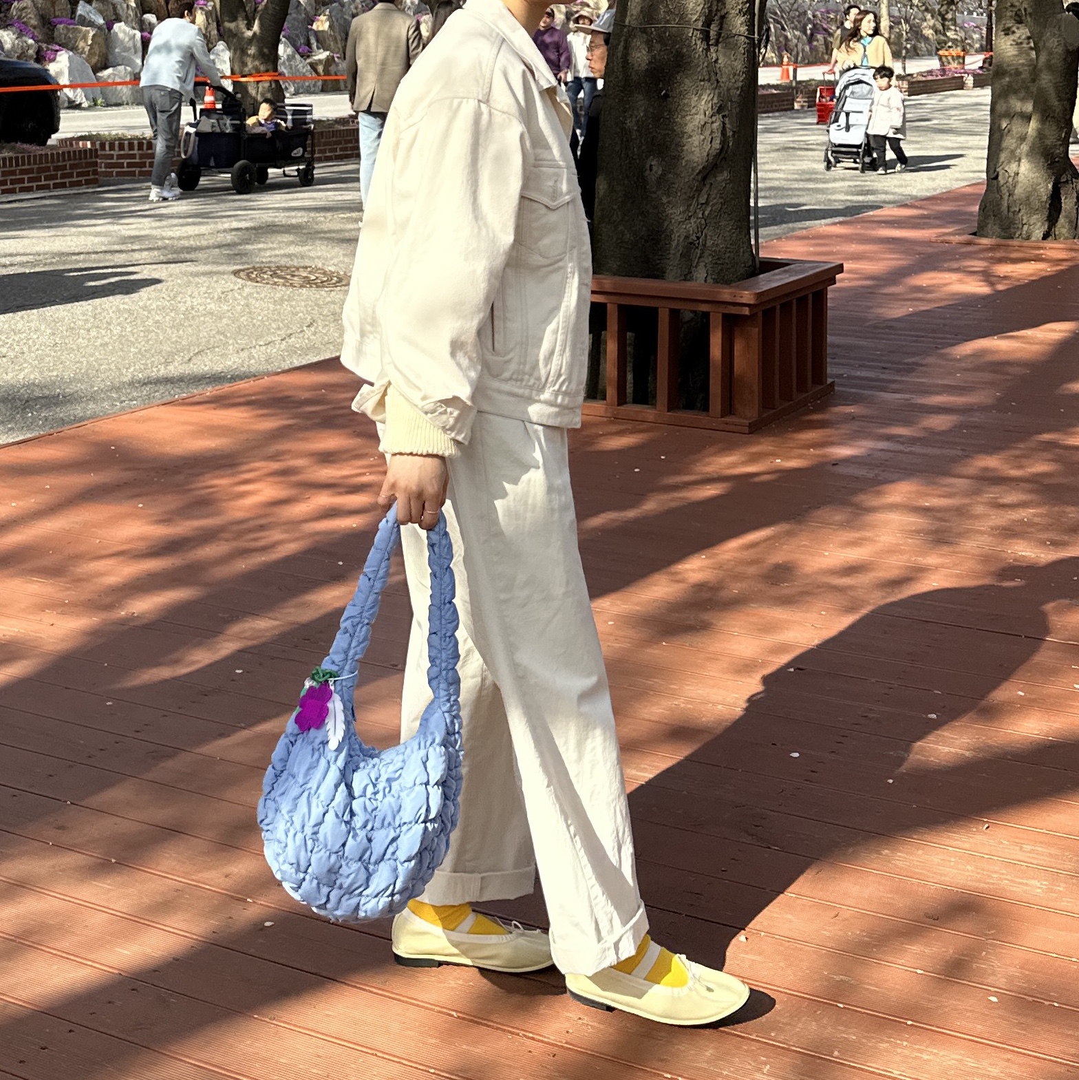 COS Quilted Mini Bag Light Blue 착용 스타일 - 1
