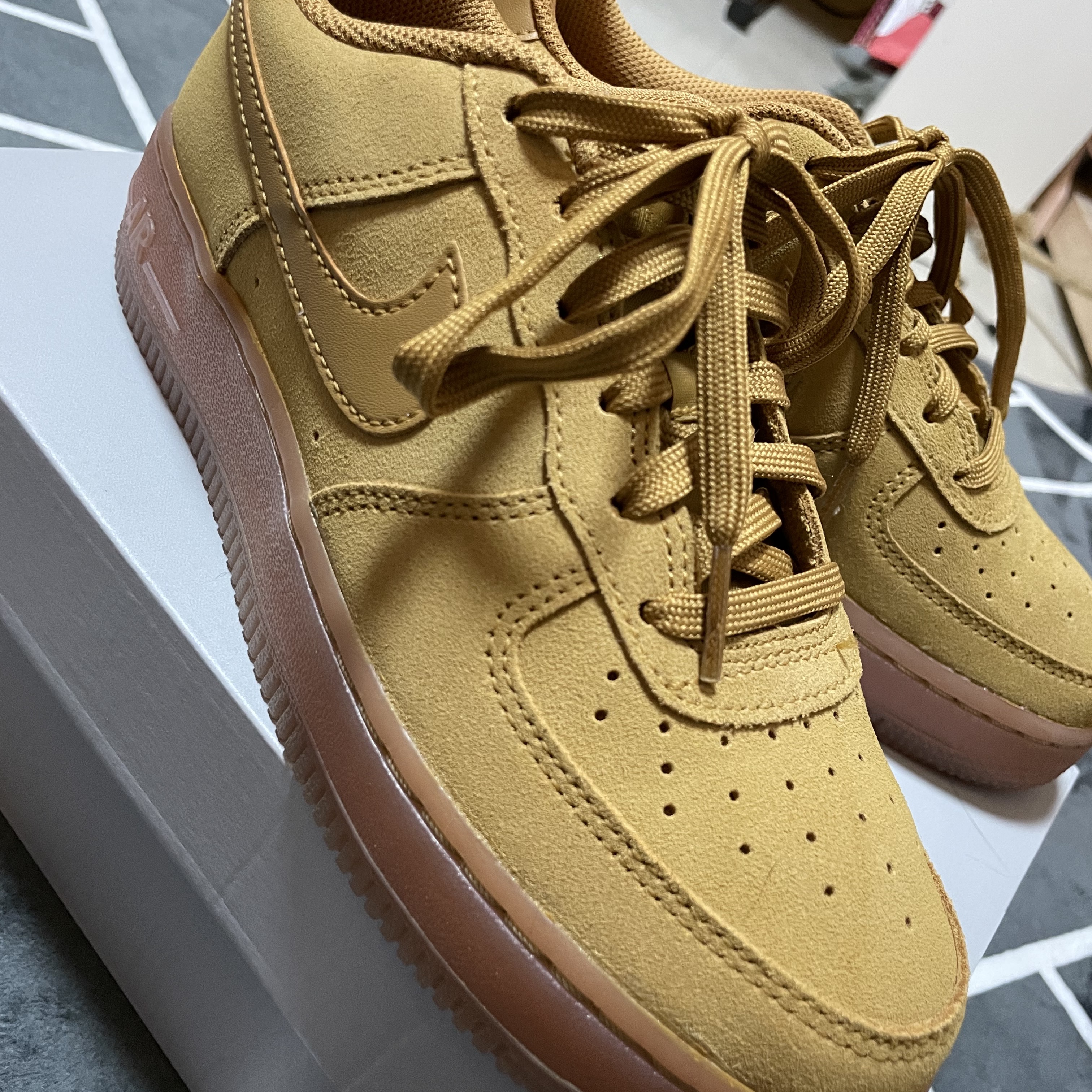 Nike x Supreme Air Force 1 Low Flax, Nike Air Force 1 '07 WB Flax 착용 스타일 - 2