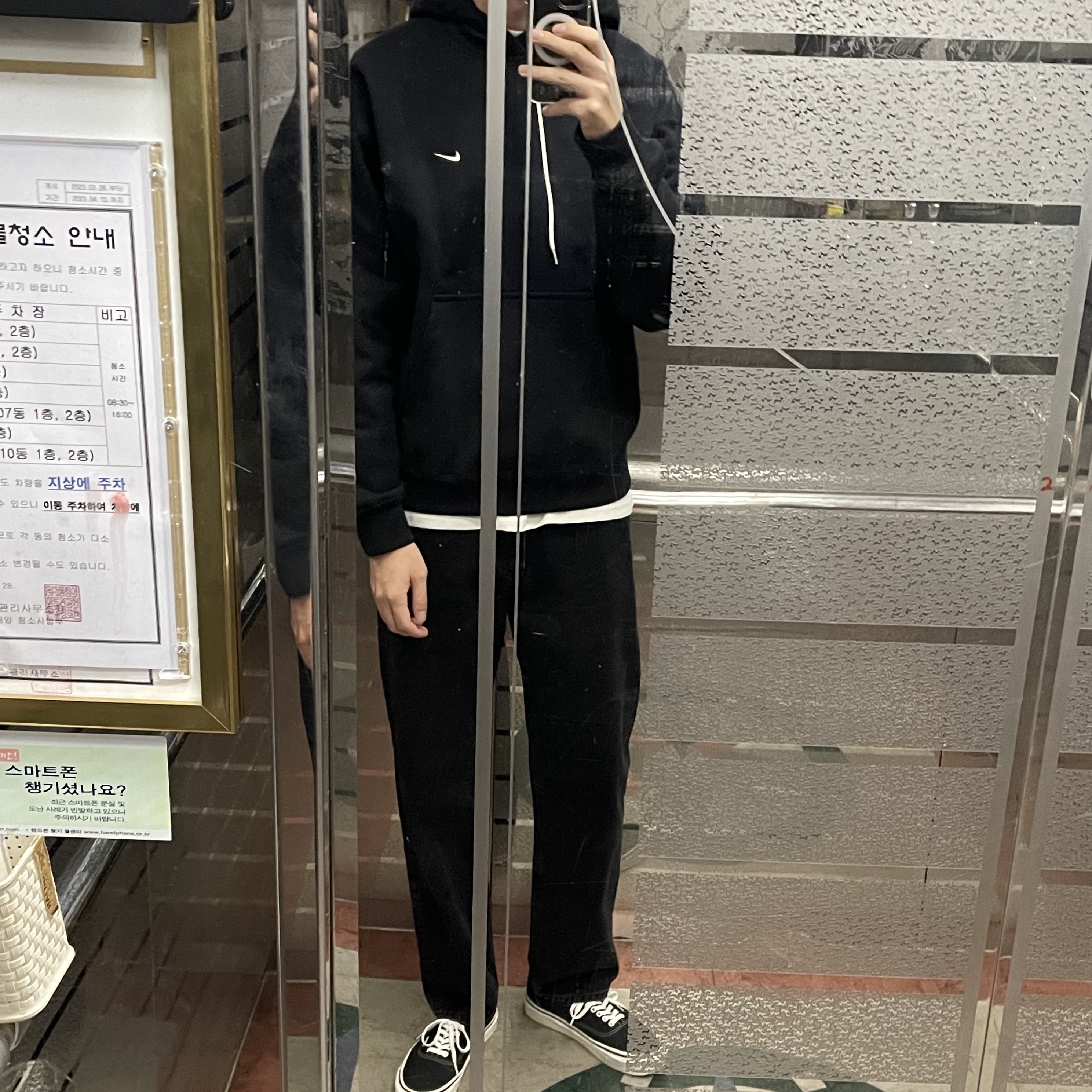 Nike NRG Solo Swoosh Fleece Hoodie Black White - Asia, Vans Authentic 44 DX Anaheim Factory Black 착용 스타일