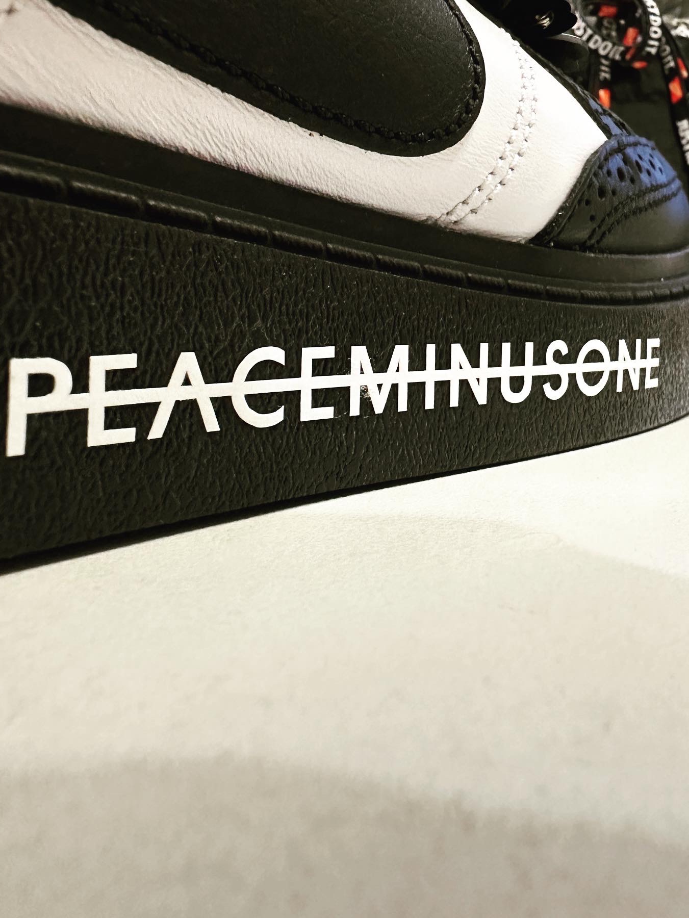 Nike x Peaceminusone Kwondo1 Black and White 착용 스타일 - 1