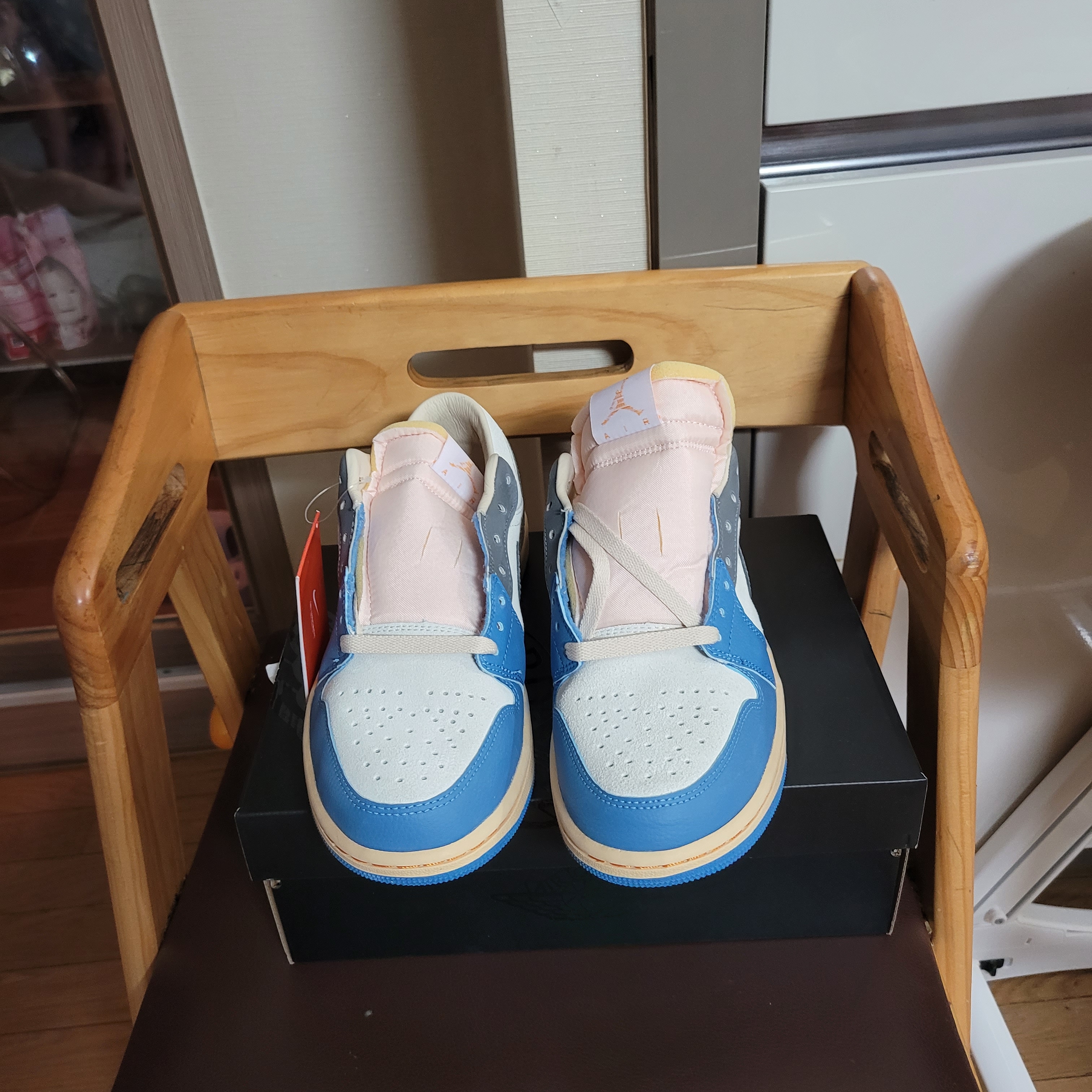 Jordan 1 Low SE Tokyo 96 착용 스타일 - 1