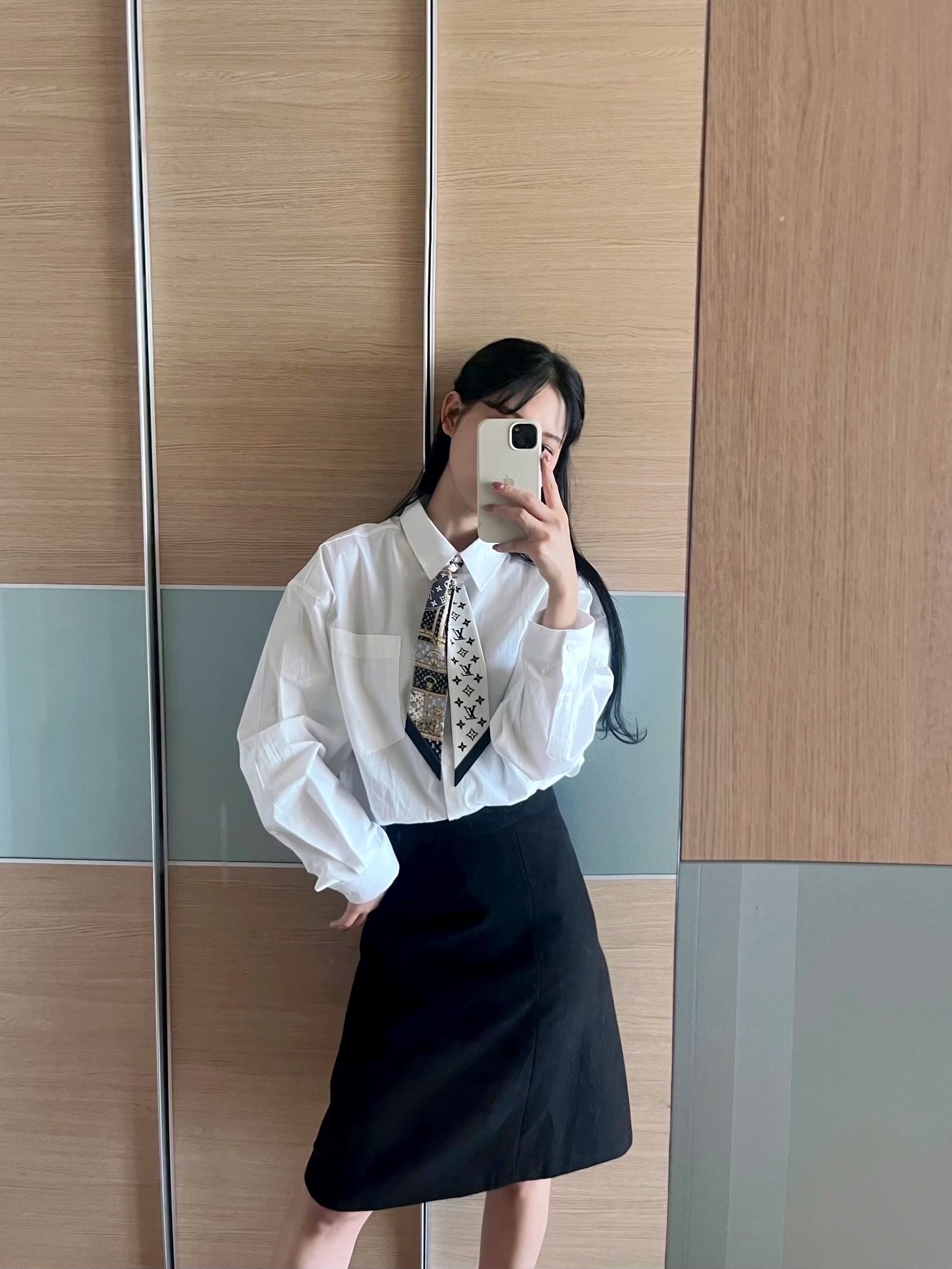 (W) Louis Vuitton Let's Go BB Bandeau Black 착용 스타일 - 3
