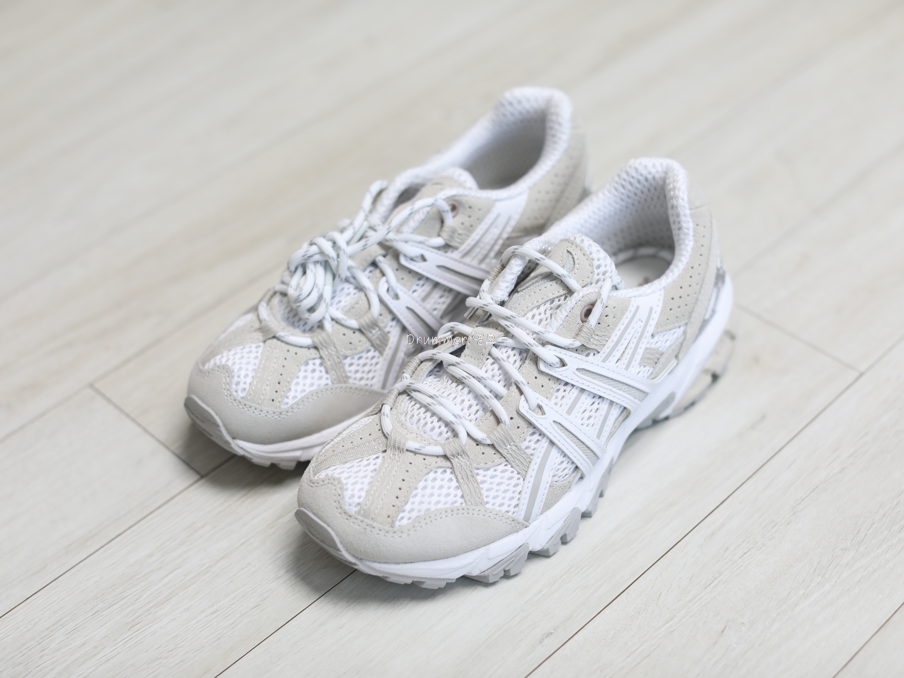 (W) Asics Gel-Sonoma 15-50 White Oatmeal 착용 스타일