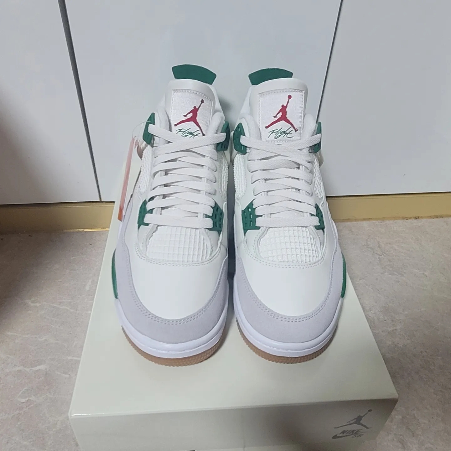 Jordan 4 x Nike SB Retro SP Pine Green 착용 스타일 - 2