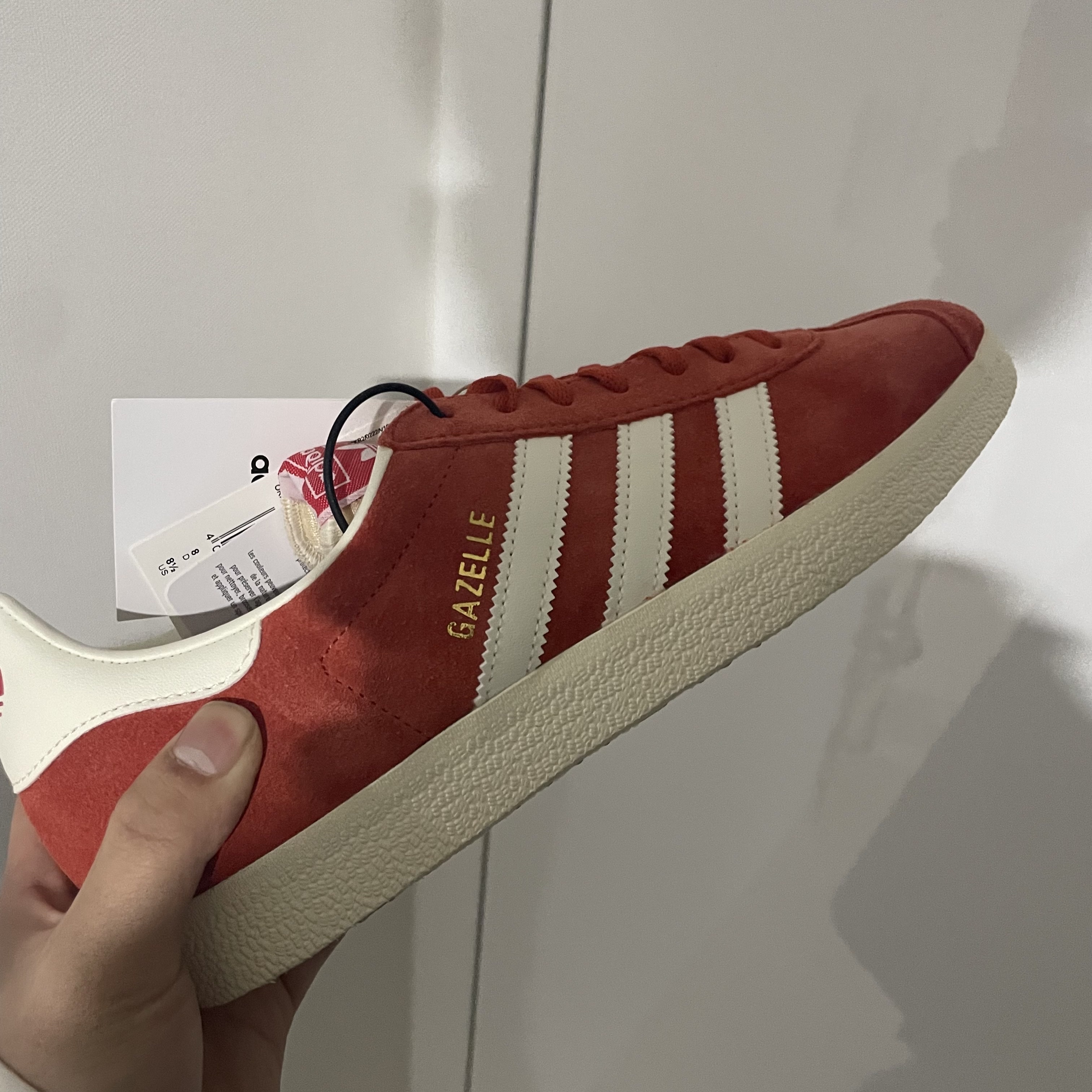 Adidas Gazelle Preloved Red Off White 착용 스타일