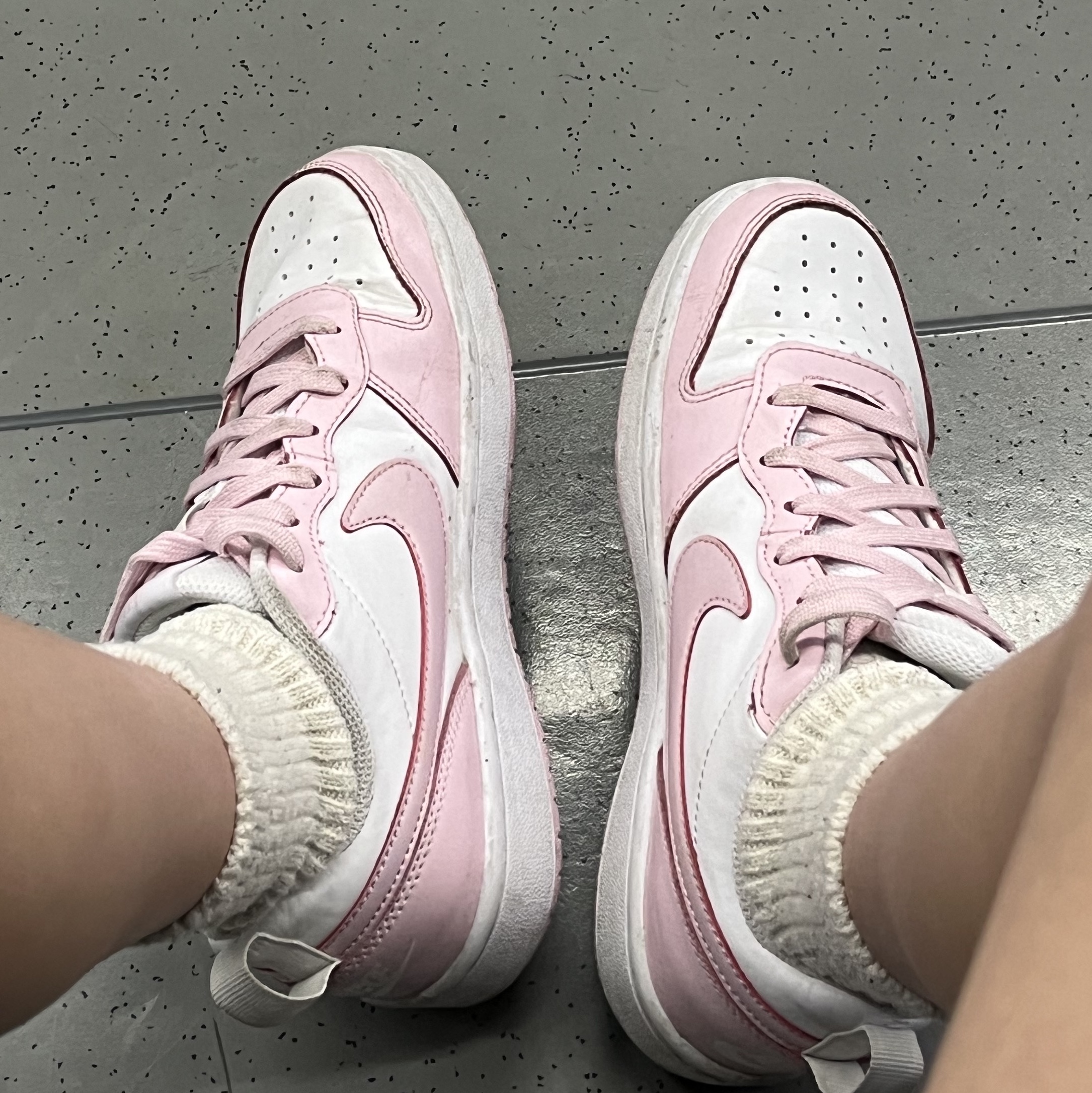(GS) Nike Court Borough 2 SE White Pink Foam 착용 스타일