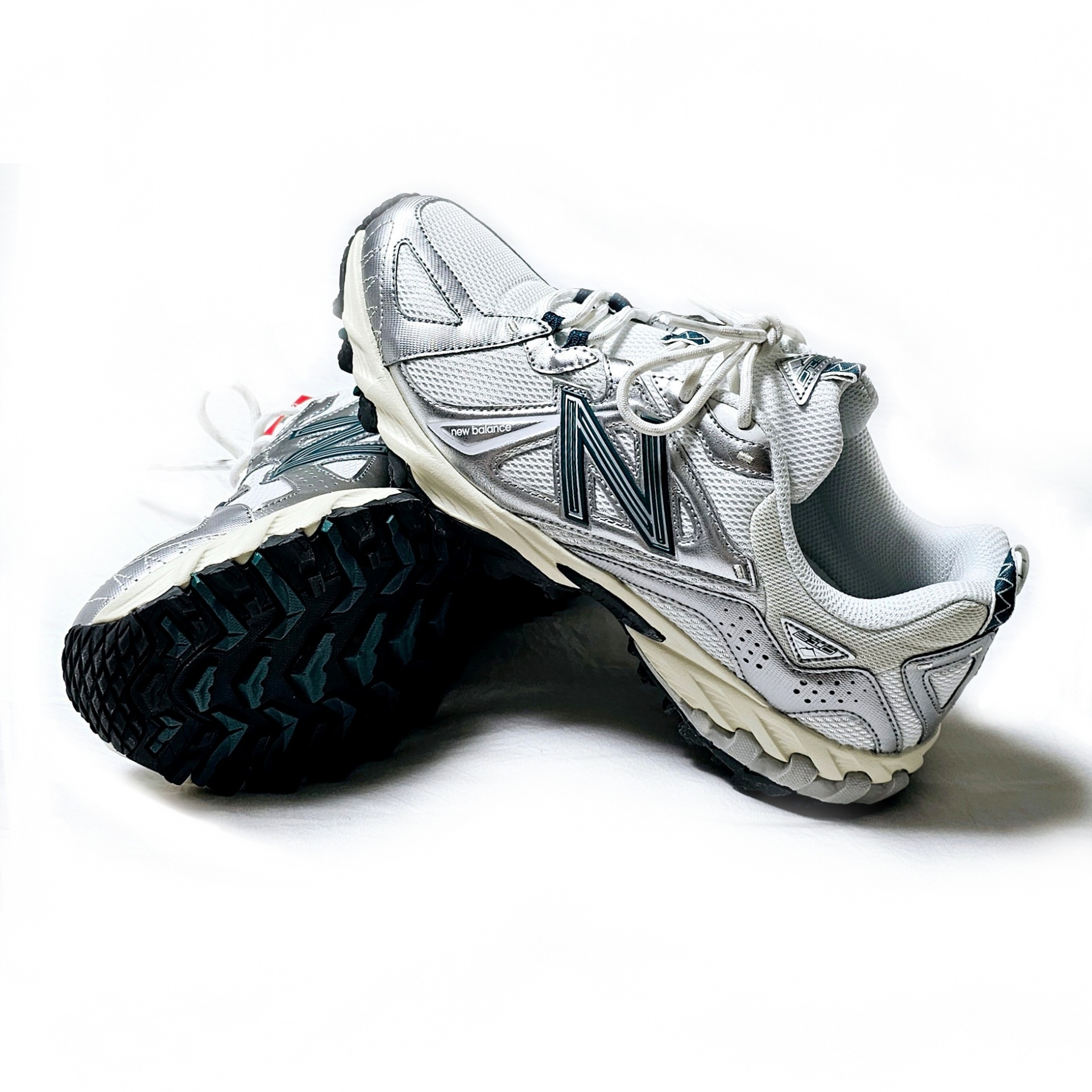 New Balance ML610T Metallic Silver - D Standard 착용 스타일 - 5