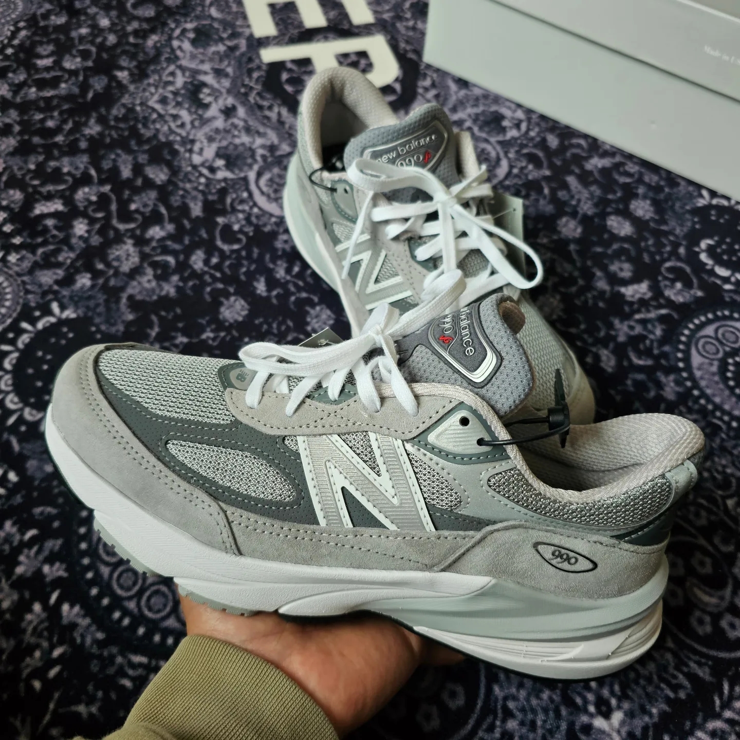 New Balance 990v6 Made in USA Grey - D Standard, New Balance 991 Made in UK Grey 착용 스타일 - 1