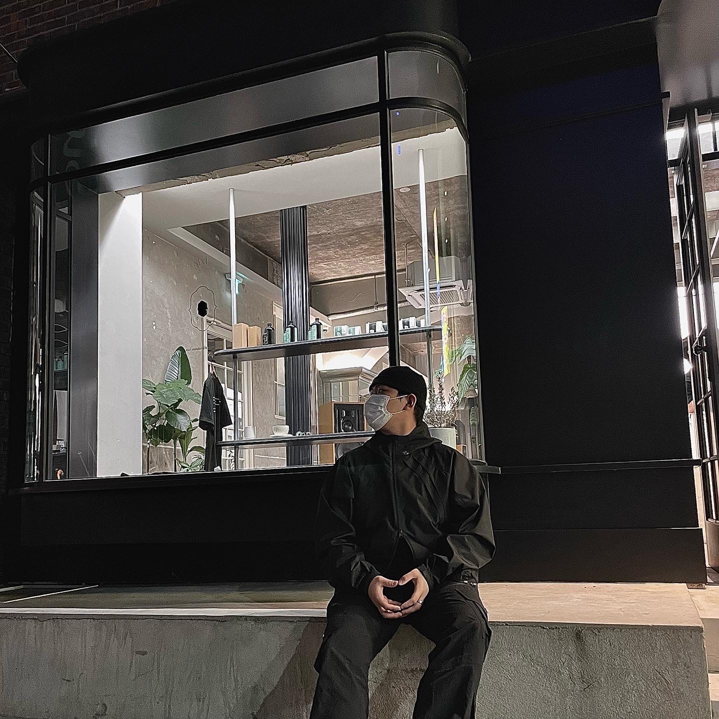 Sansan Gear Windblock Jacket Black - 22FW, Hoka Bondi 7 Black - Wide 착용 스타일 - 2
