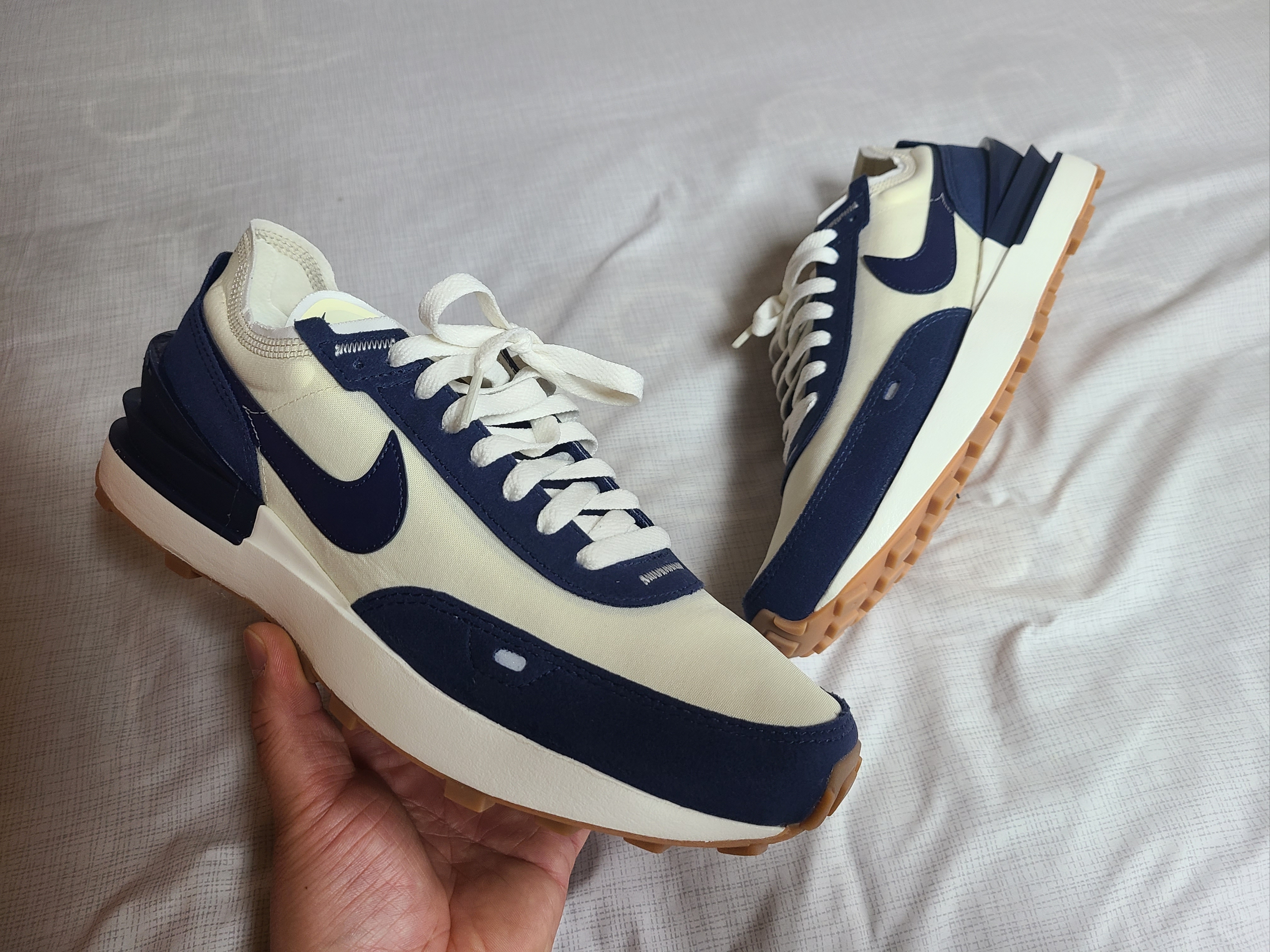 Nike Waffle One SE Coconut Milk Midnight Navy 착용 스타일