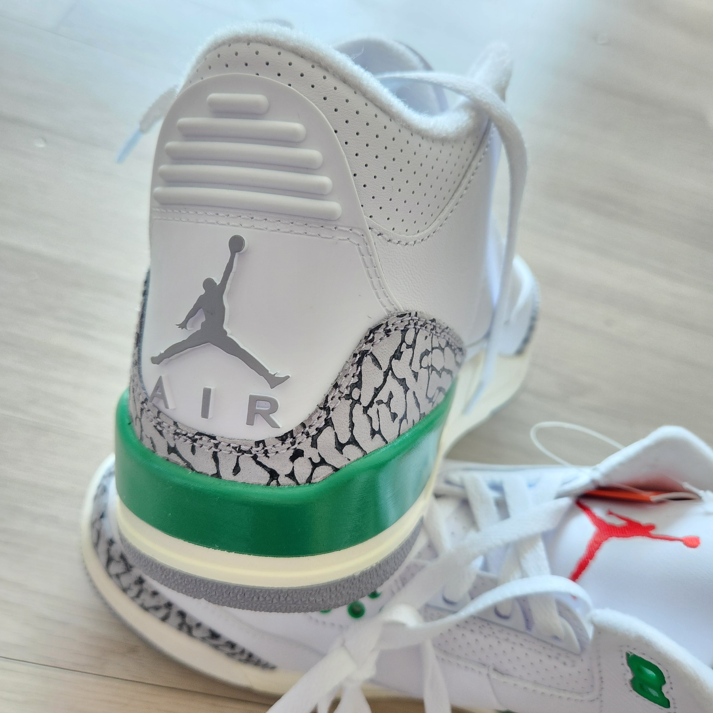 (W) Jordan 3 Retro Lucky Green 착용 스타일 - 2