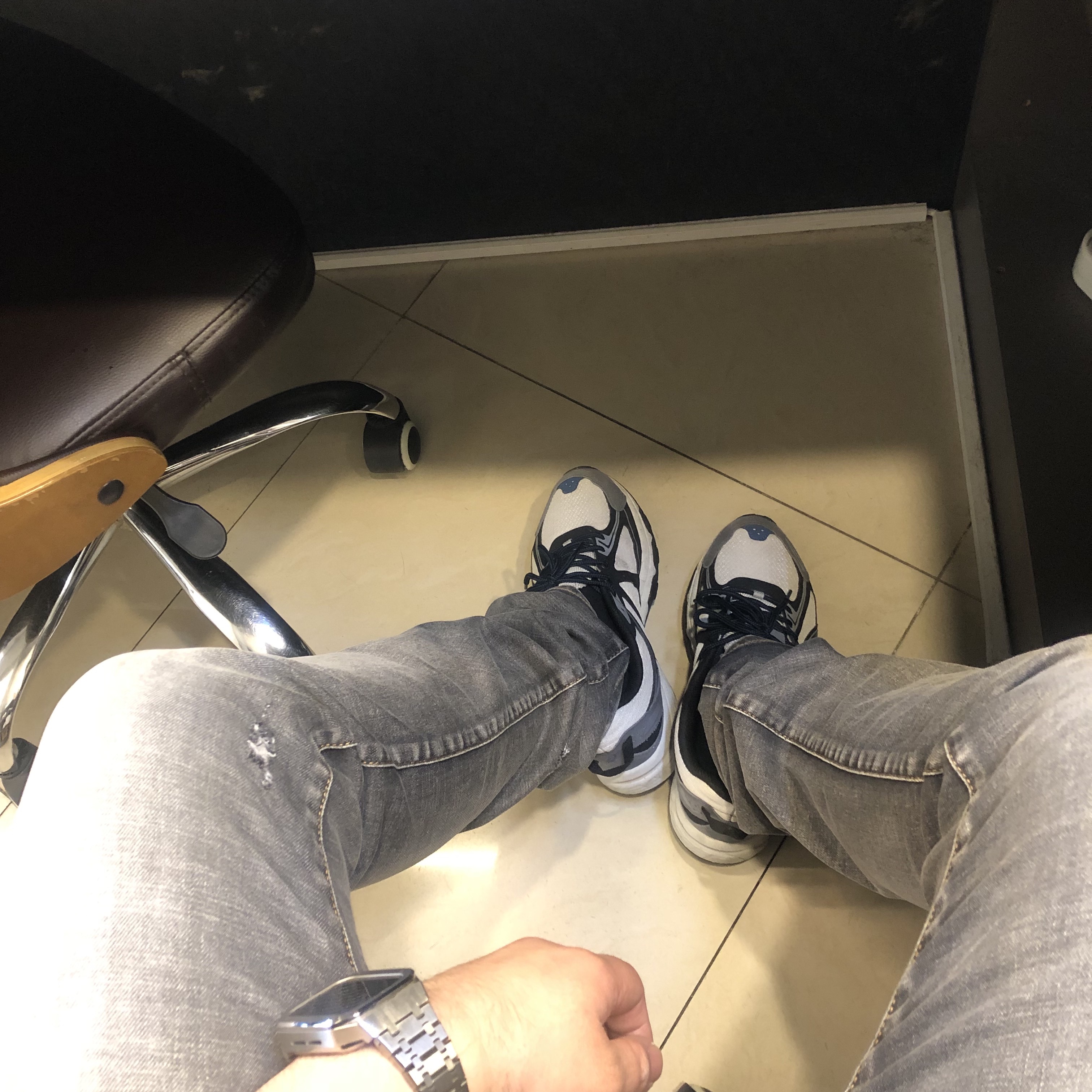 Undermycar Legion.03 Slim Fit Blue Stitch Washed Jeans Washed Gray, Asics Gel-Venture 6 SPS Glacier Grey 착용 스타일