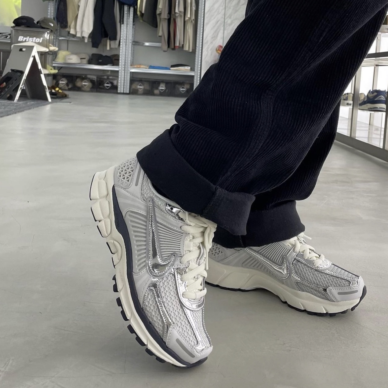 Nike Zoom Vomero 5 SP Vast Grey 2023 착용 스타일 - 4