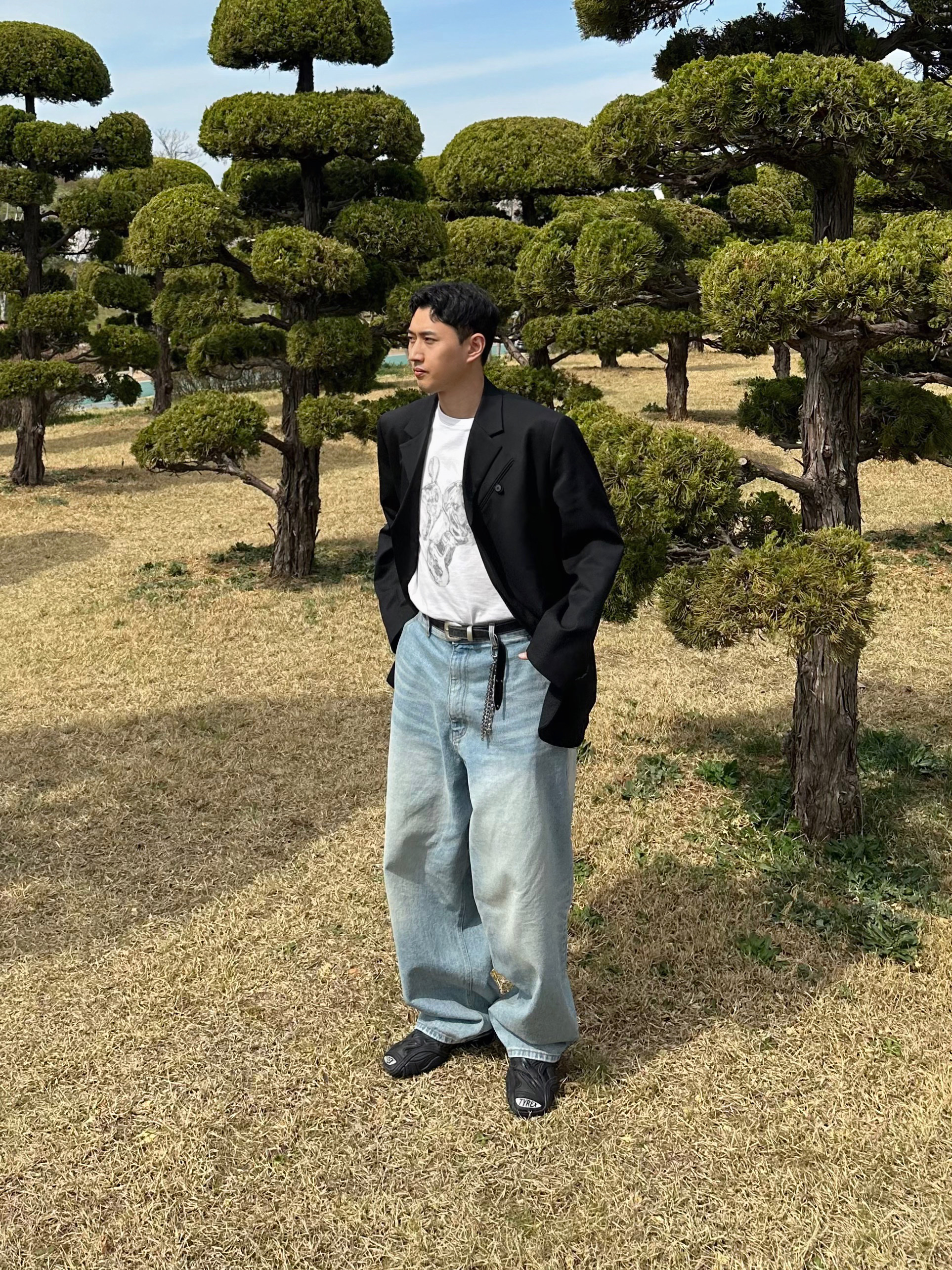 Balenciaga Tyrex Sneakers Black 착용 스타일 - 1