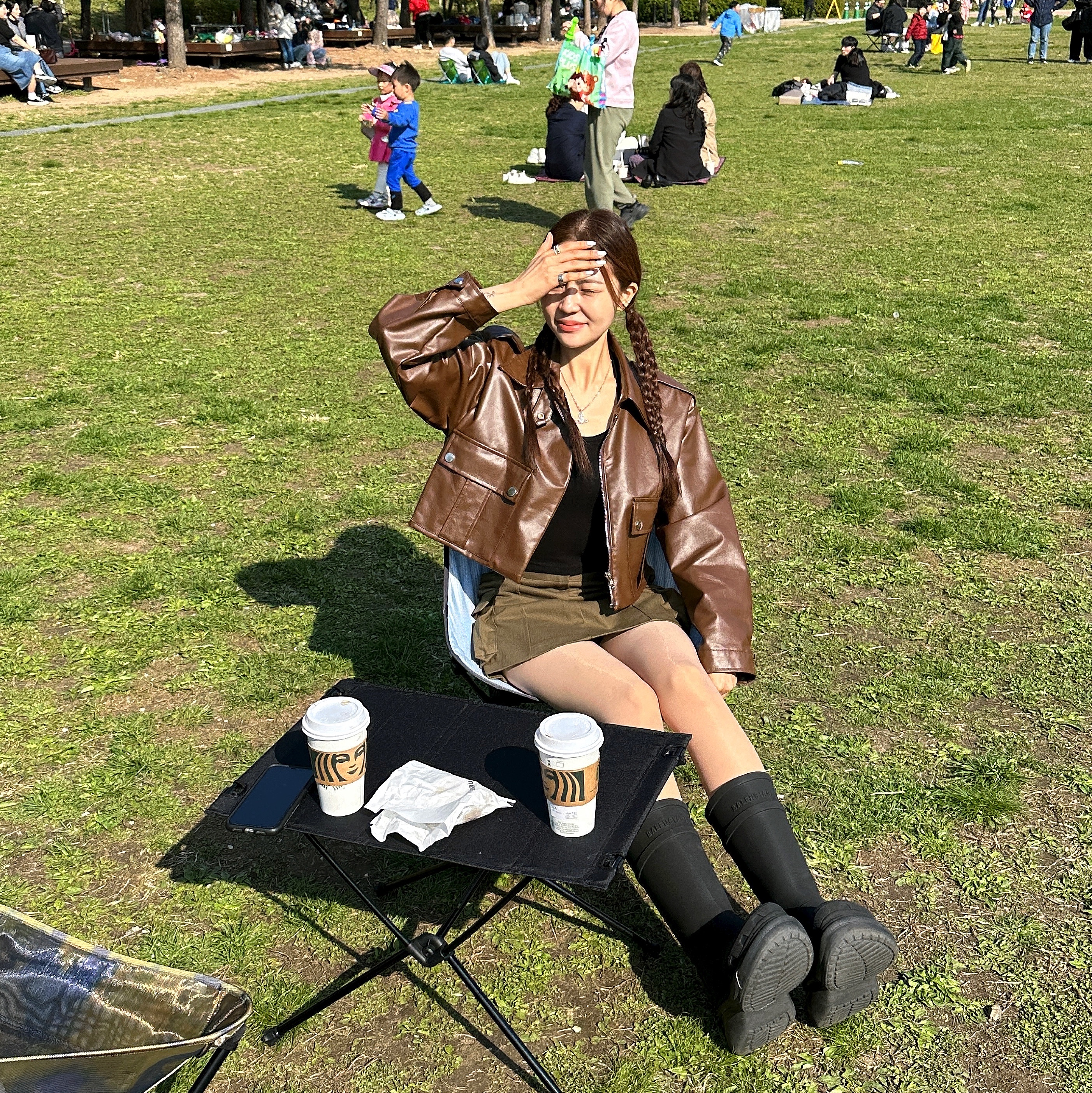 Balenciaga x Crocs Rubber Boot Black, (W) Balenciaga x Crocs Rubber Boot Black 착용 스타일 - 4