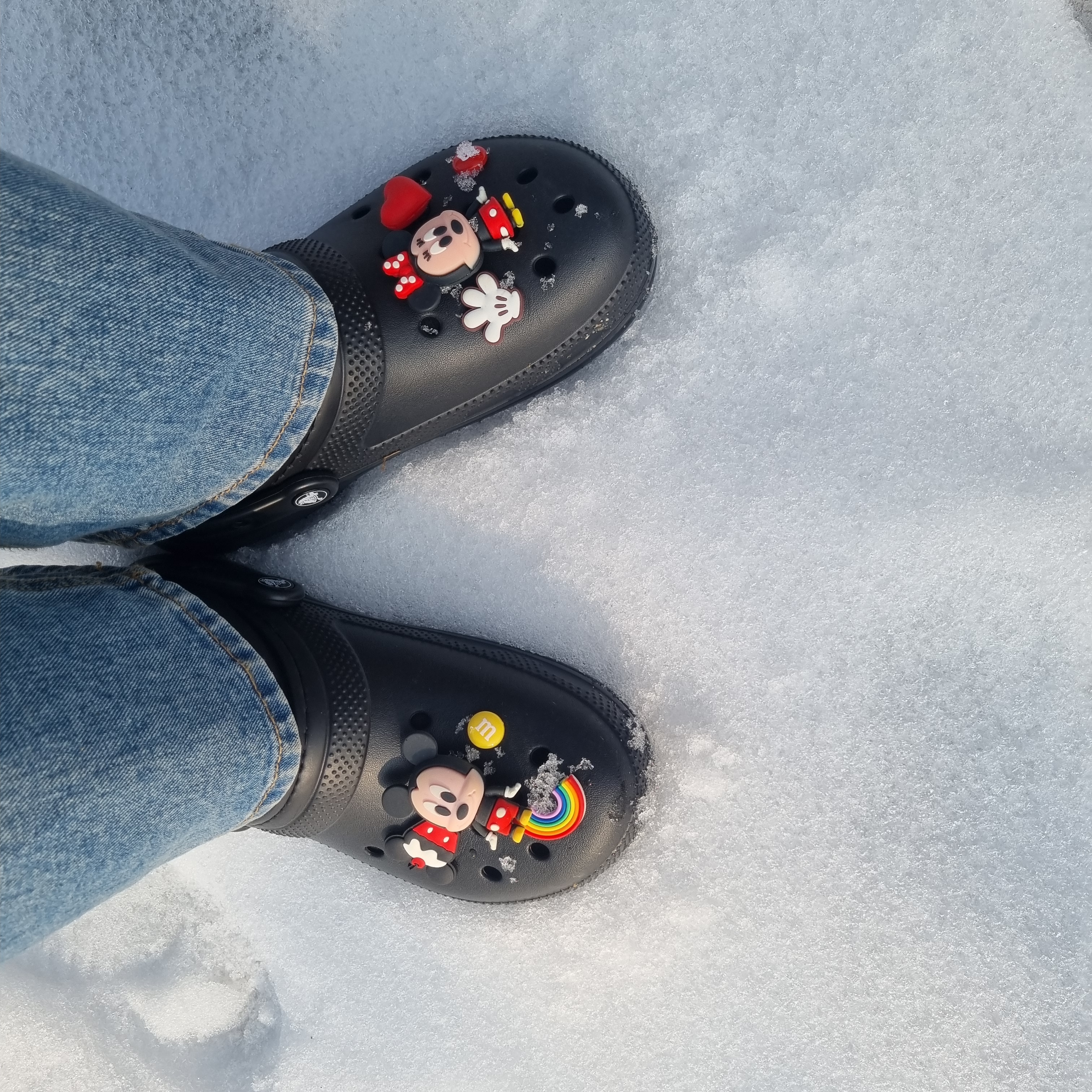 Crocs Classic Lined Neo Puff Boot Black 착용 스타일 - 2