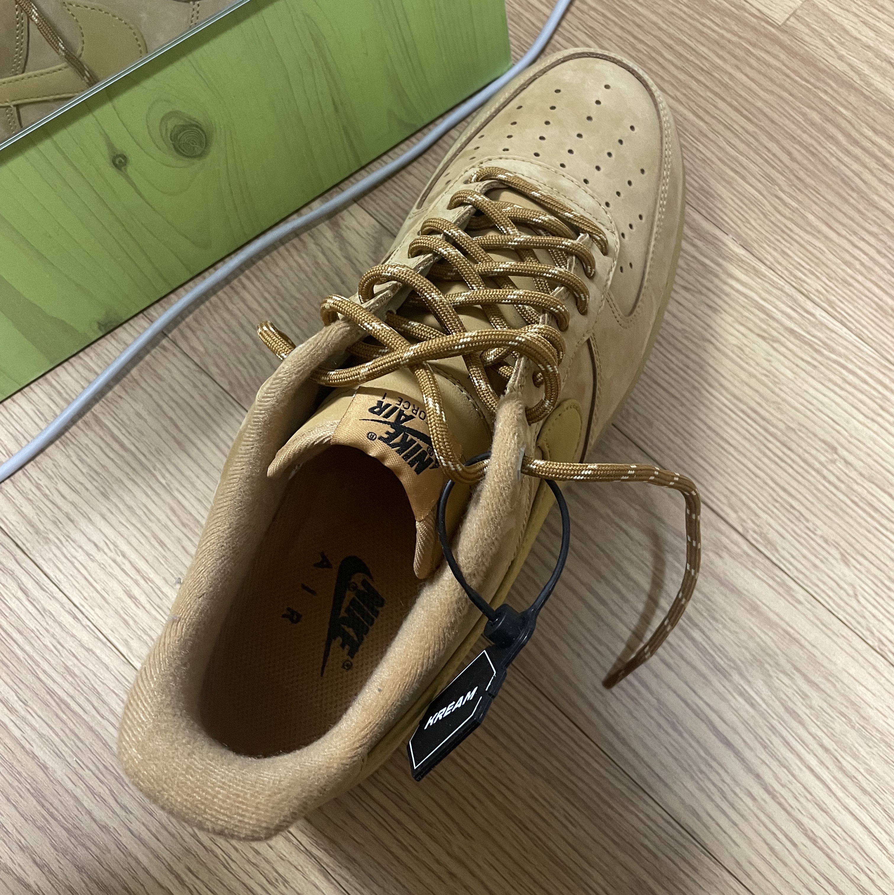 Nike Air Force 1 '07 WB Flax 착용 스타일