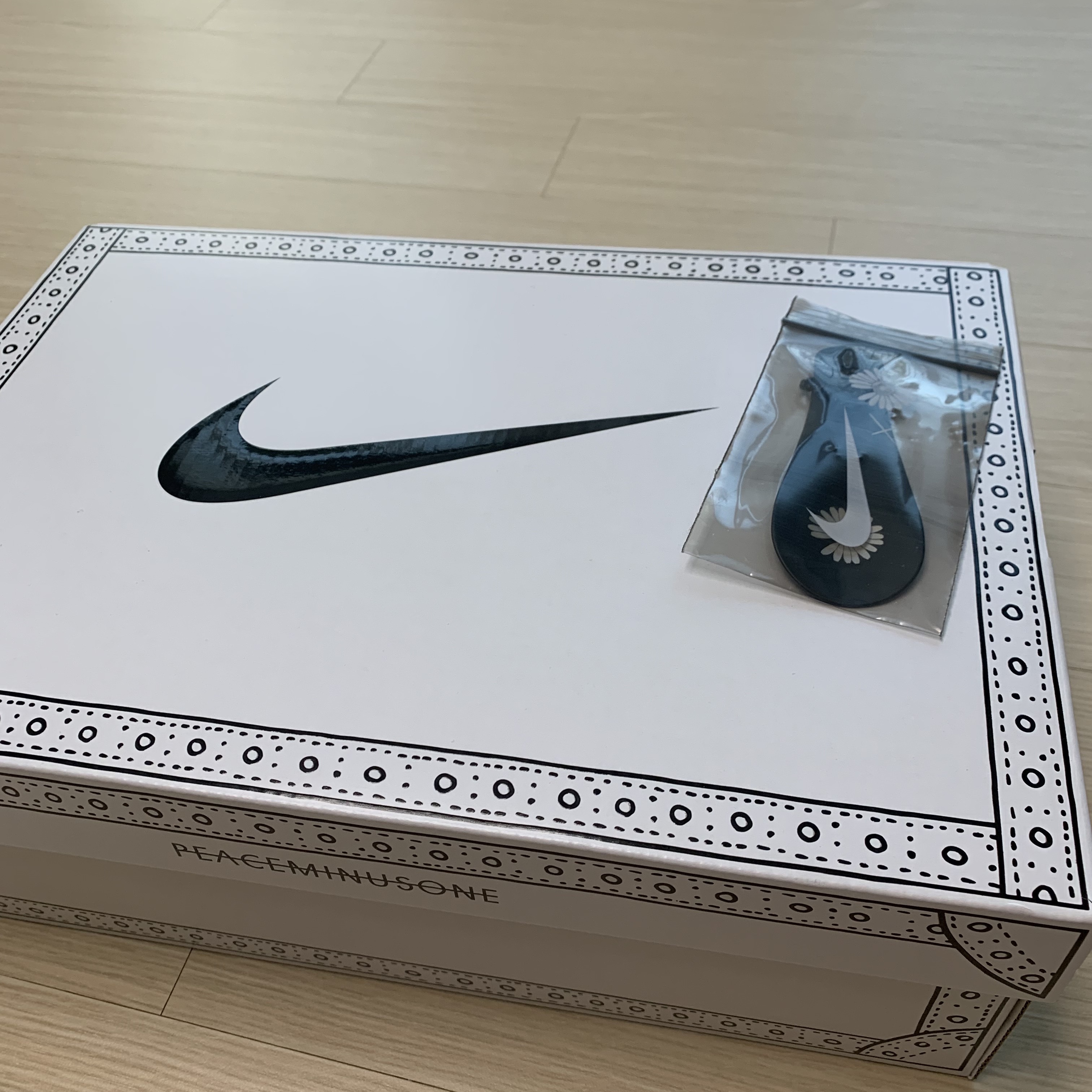 Nike x Peaceminusone Kwondo1 Black and White 착용 스타일 - 3