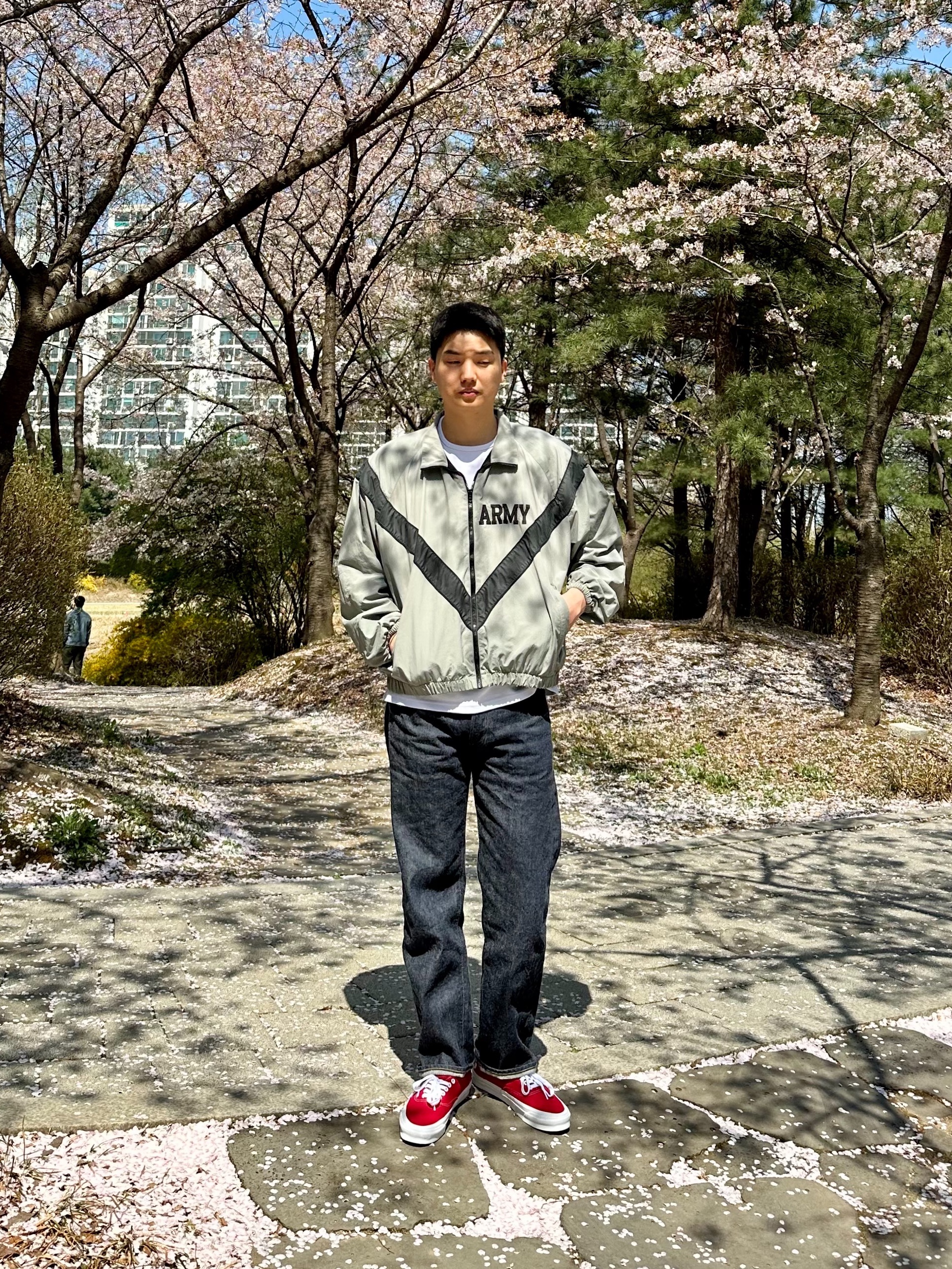 Vans Vault OG Authentic LX Red 착용 스타일