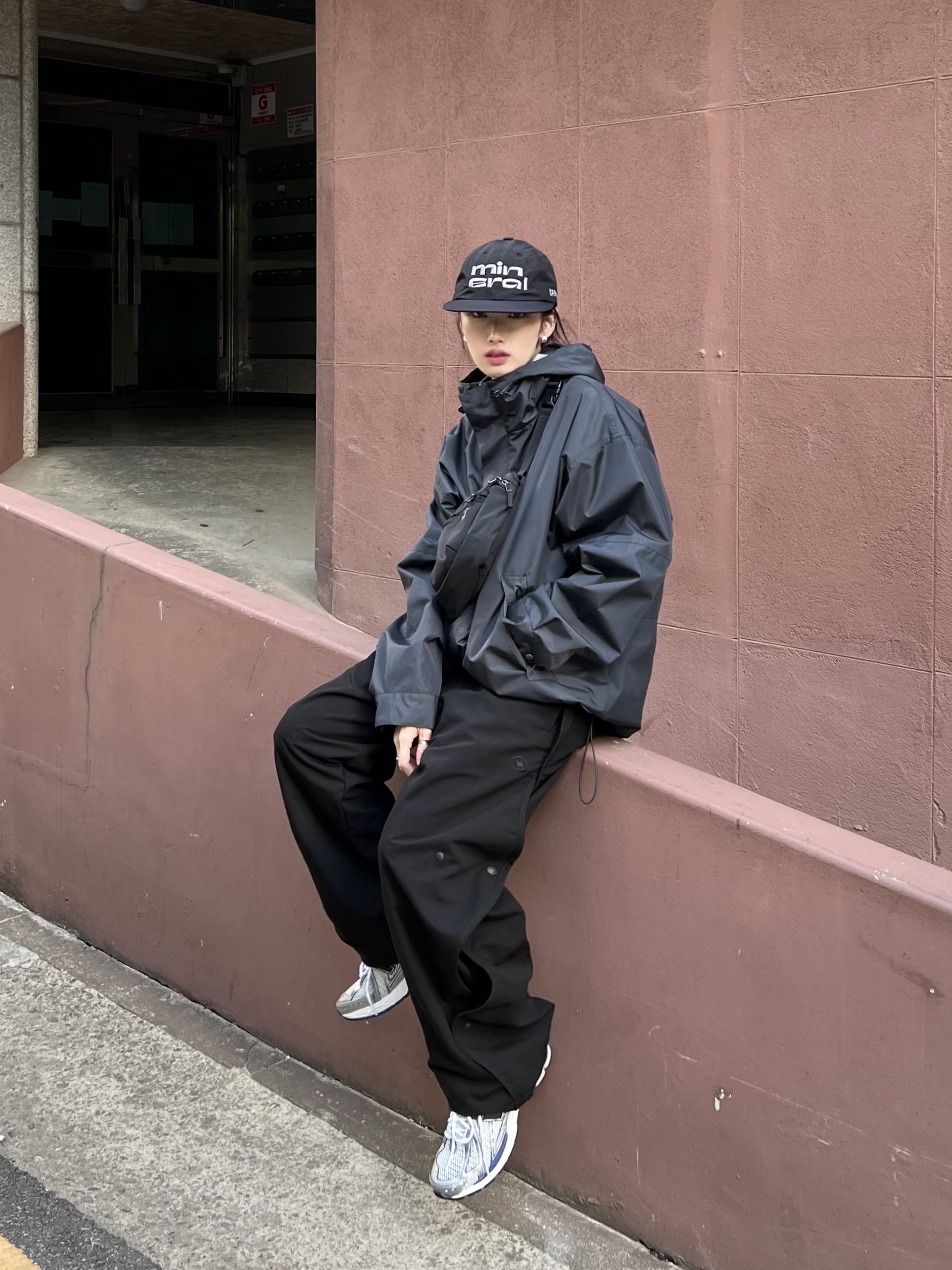 New Balance 1906R Silver Metallic, Sansan Gear Wave Pants Black - 22FW 착용 스타일 - 1