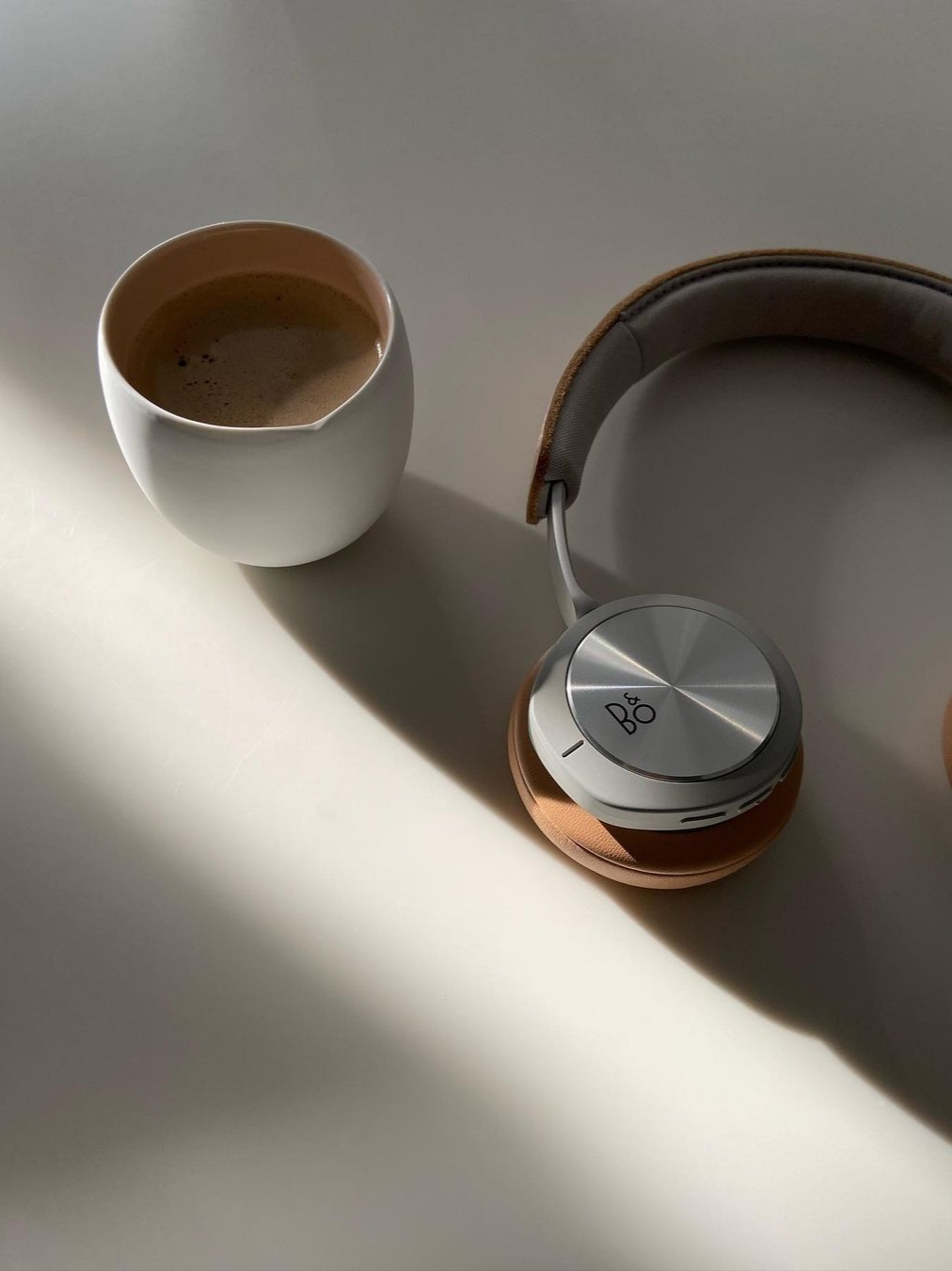[12% 쿠폰] Bang & Olufsen Beoplay HX Timber 착용 스타일