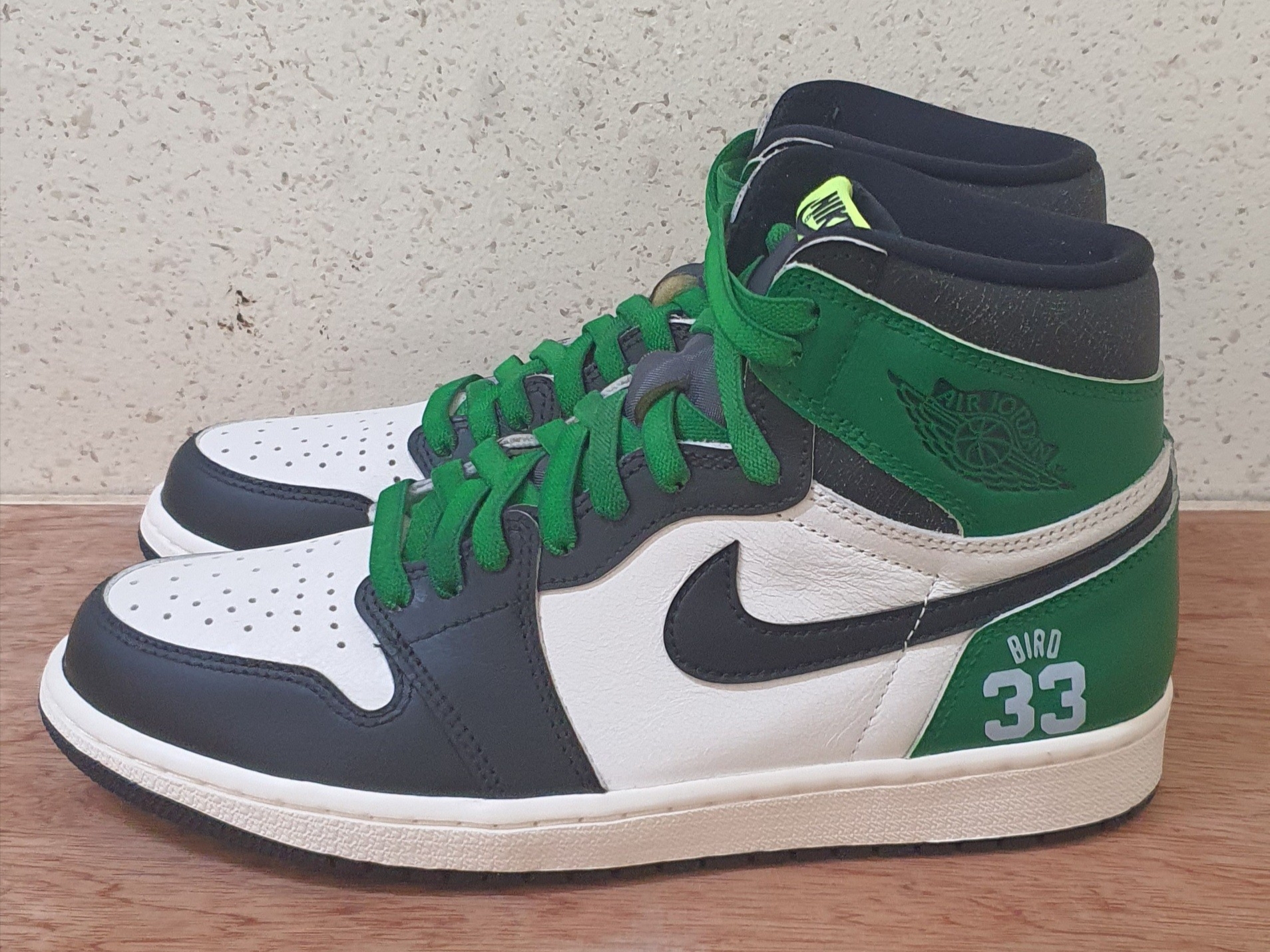 Jordan 1 Retro High OG Volt, Jordan 1 Retro High OG Black and Lucky Green 착용 스타일 - 2