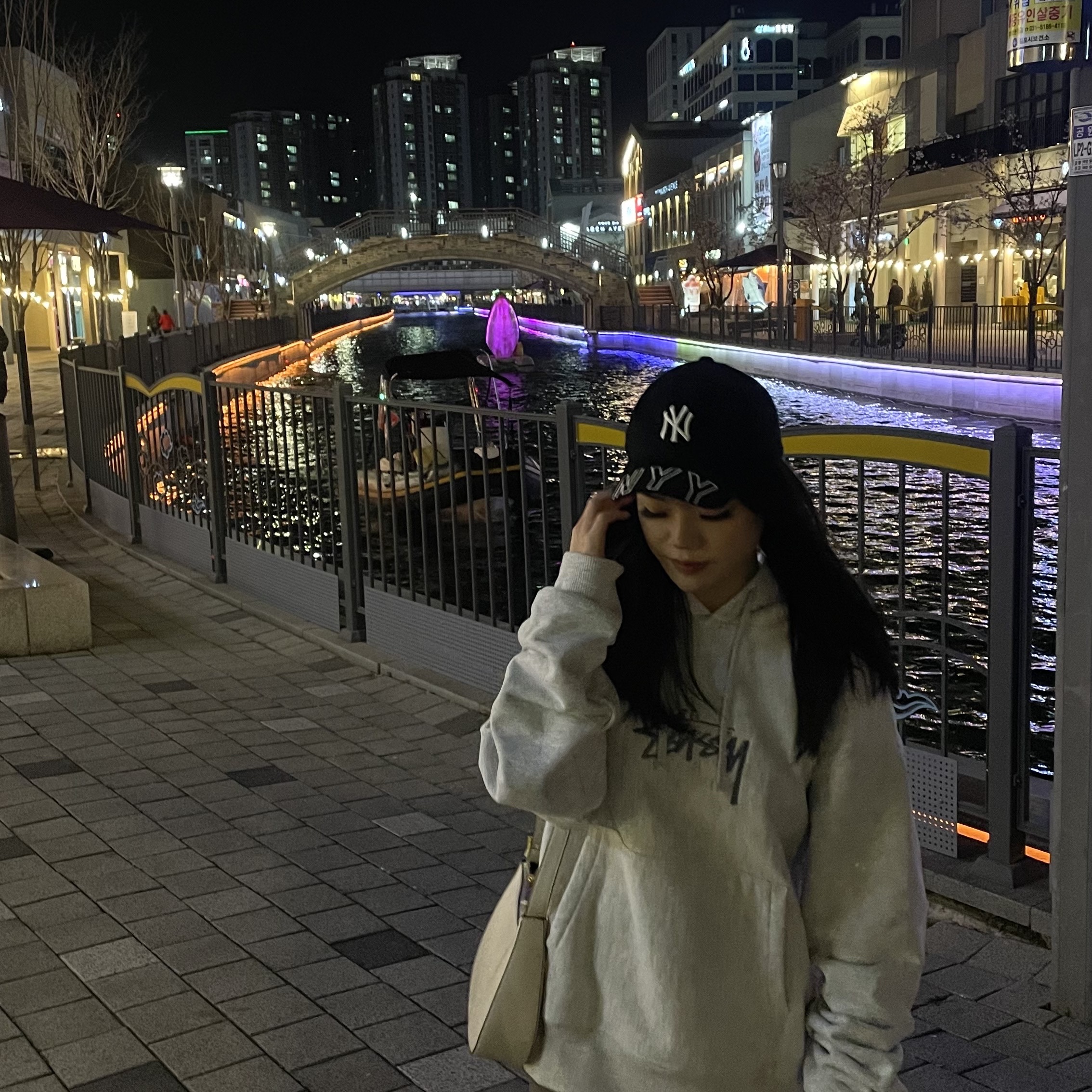 Stussy Stock Logo Applique Hoodie Ash Heather Silver 착용 스타일 - 3