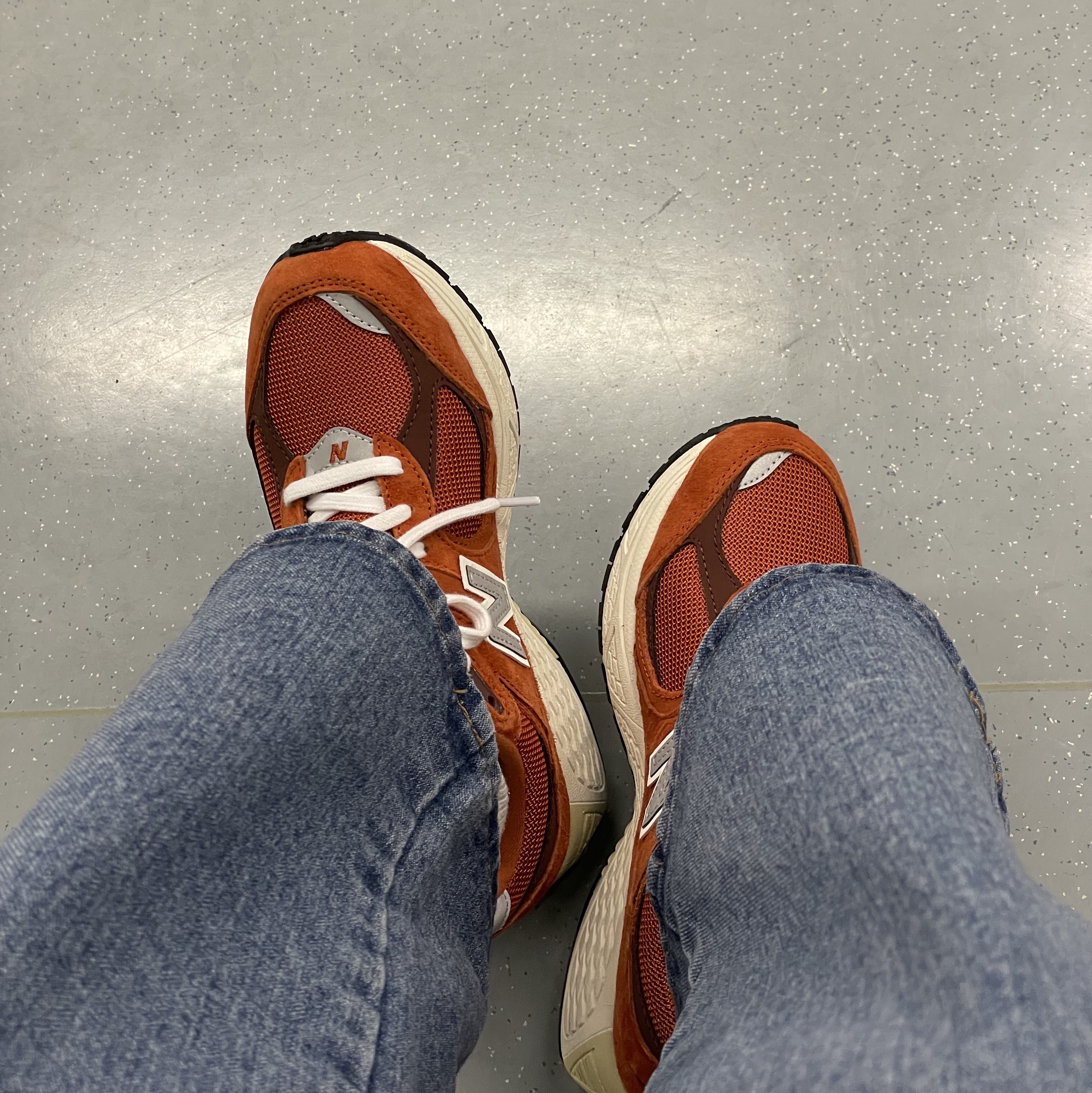 New Balance 2002R Rust Oxide 착용 스타일